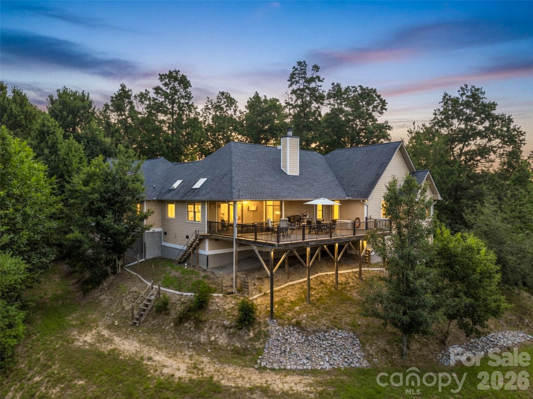 930 Big Raven Lane — Saluda