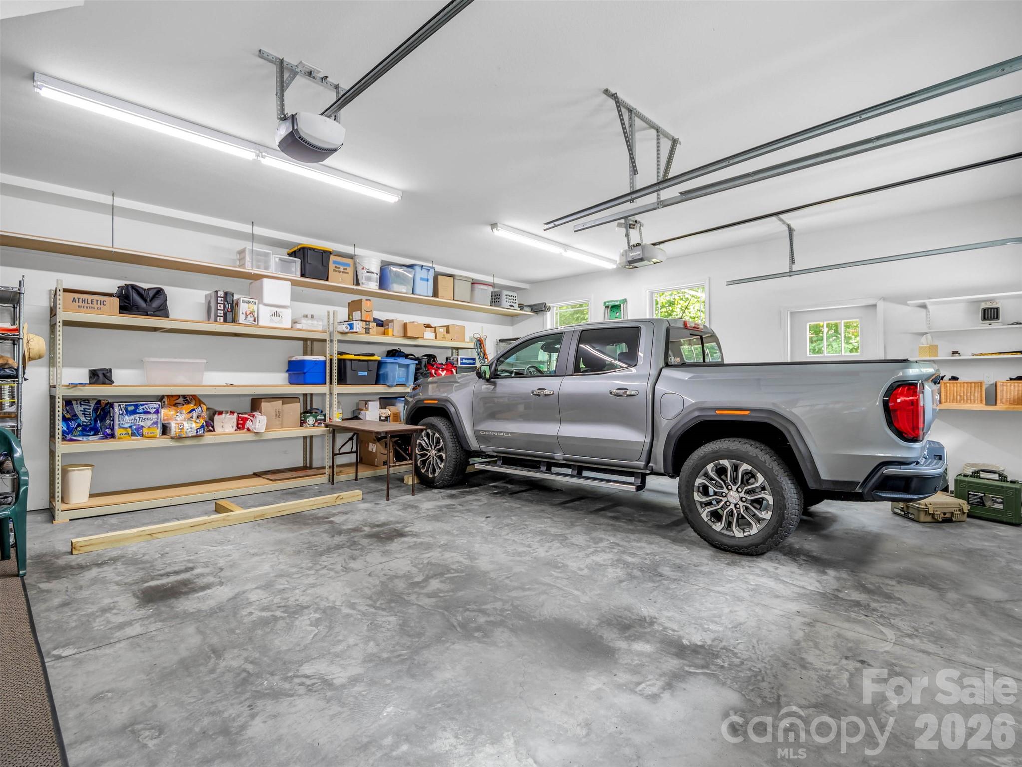 930 Big Raven Lane — Saluda