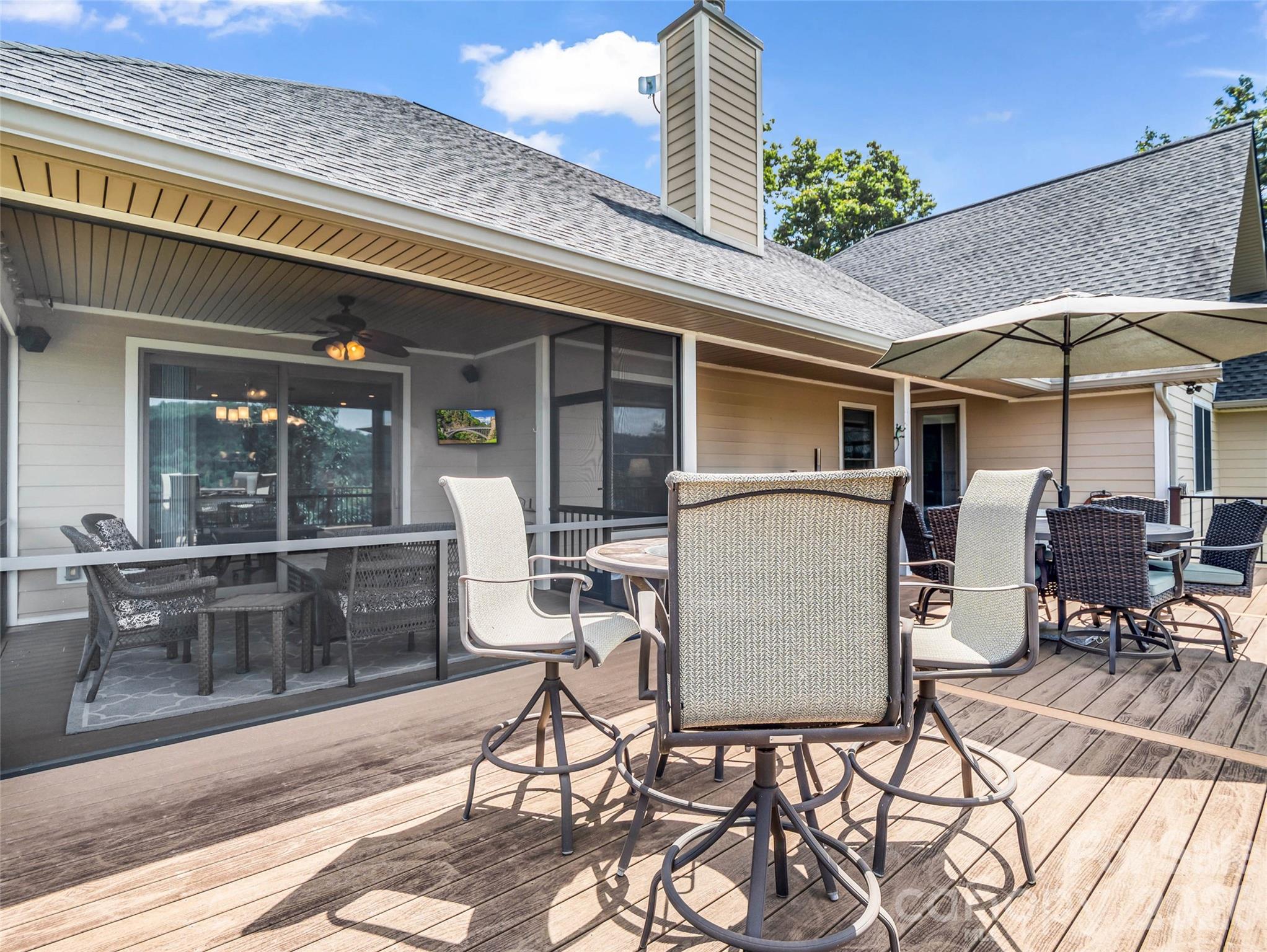 930 Big Raven Lane — Saluda
