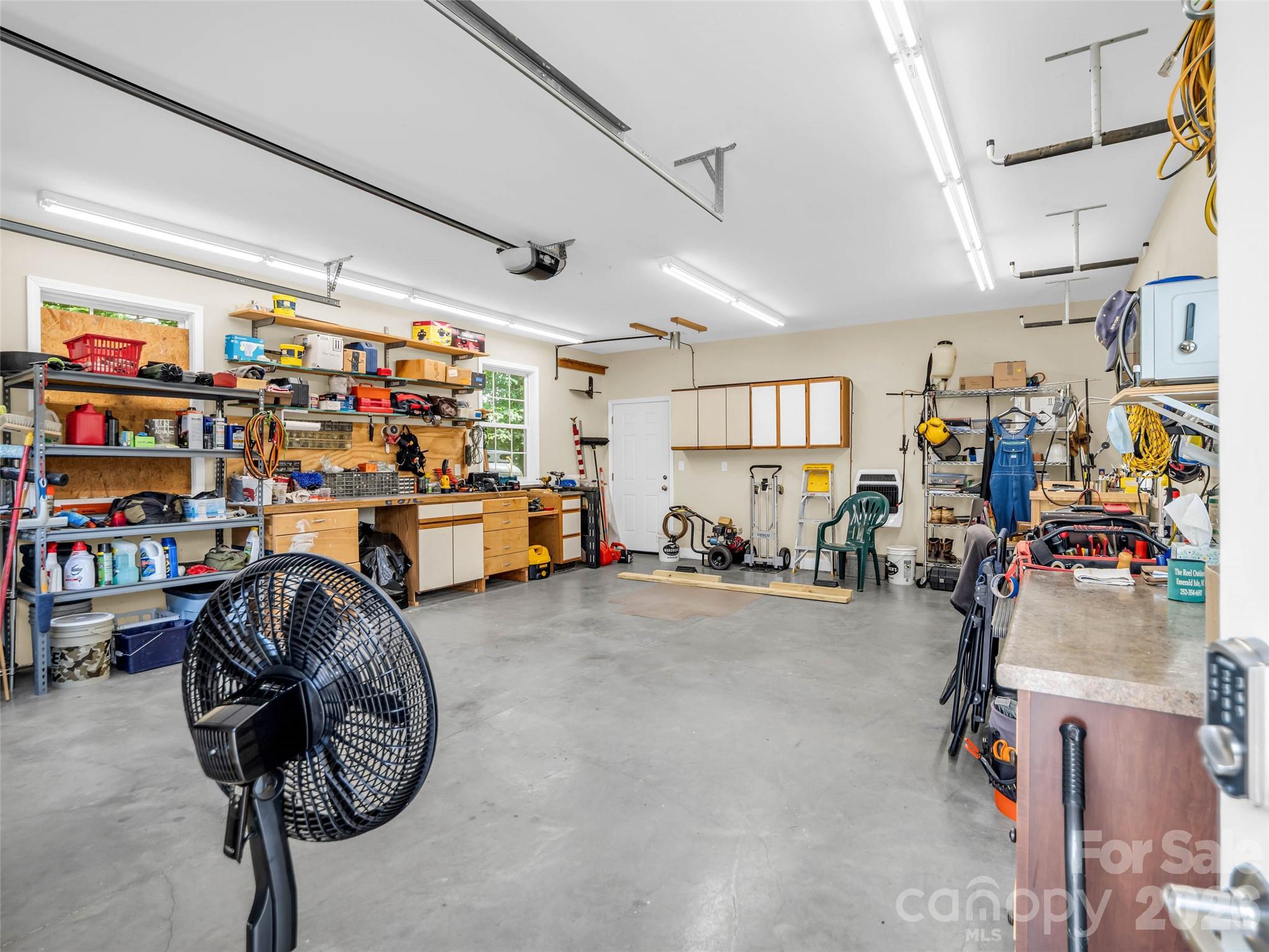 930 Big Raven Lane — Saluda
