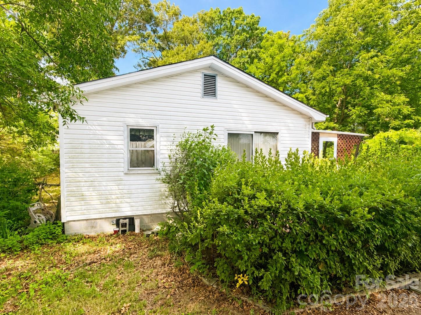128 E Hilltop Drive — Gastonia