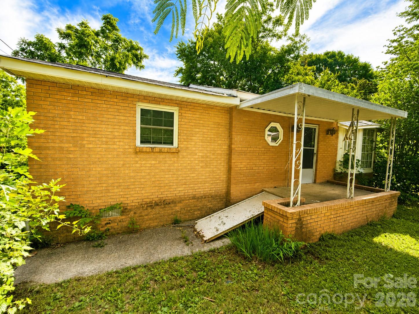 128 E Hilltop Drive — Gastonia