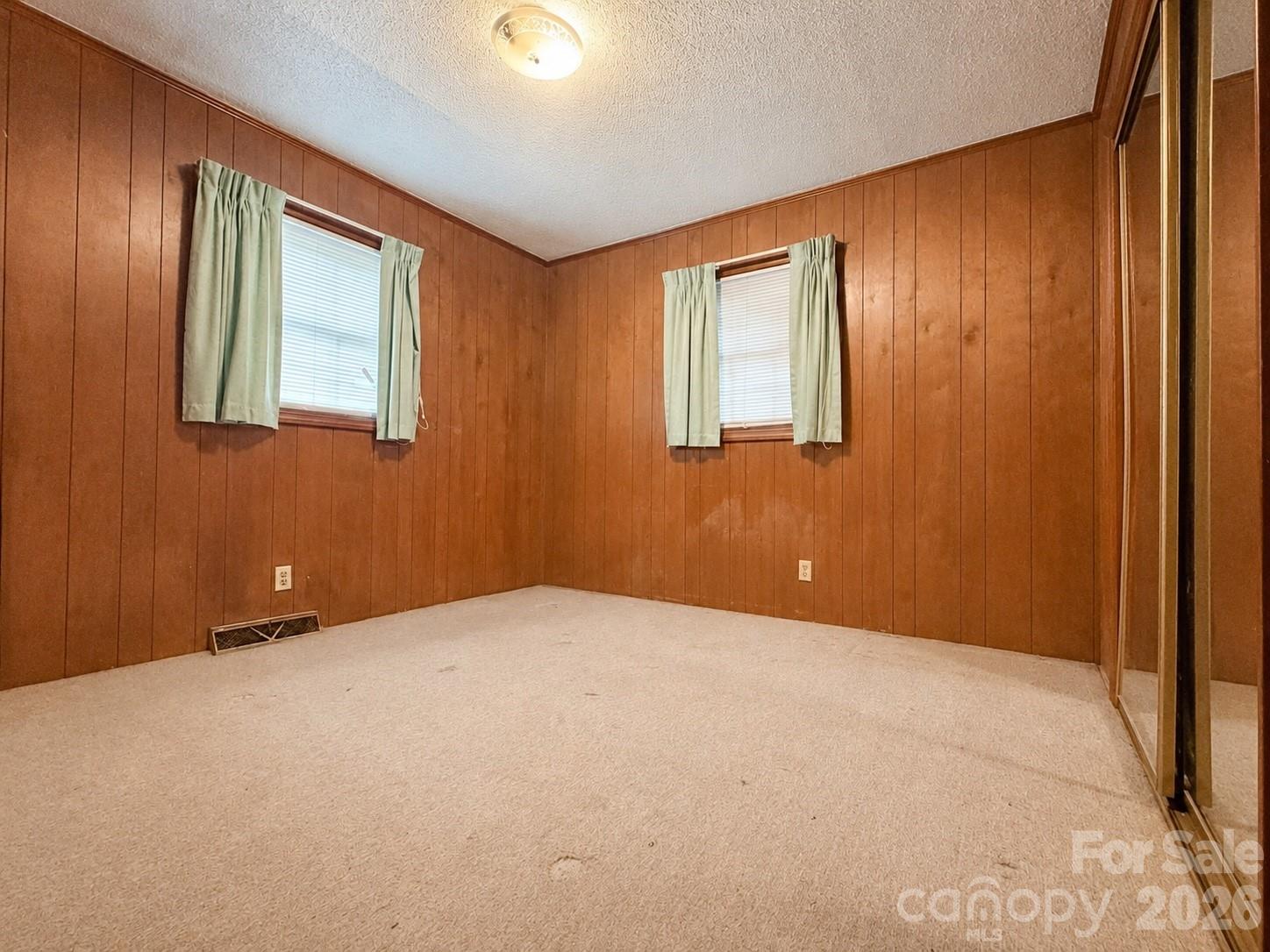 128 E Hilltop Drive — Gastonia