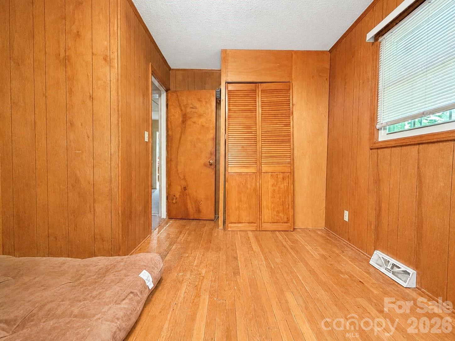 128 E Hilltop Drive — Gastonia
