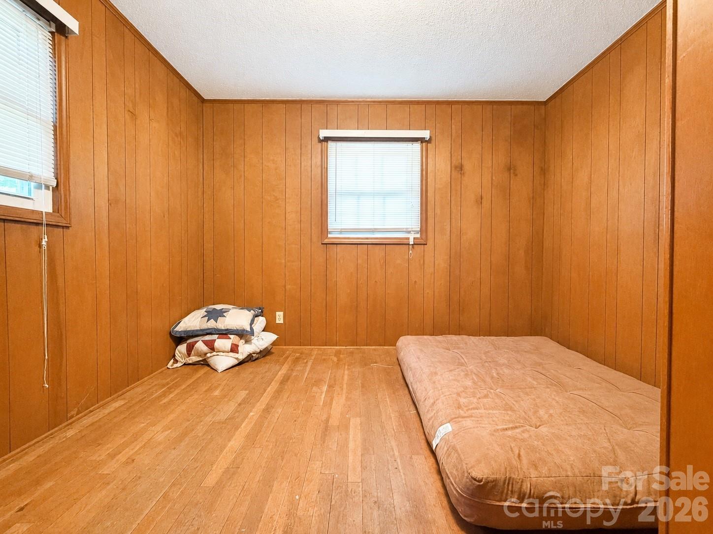 128 E Hilltop Drive — Gastonia