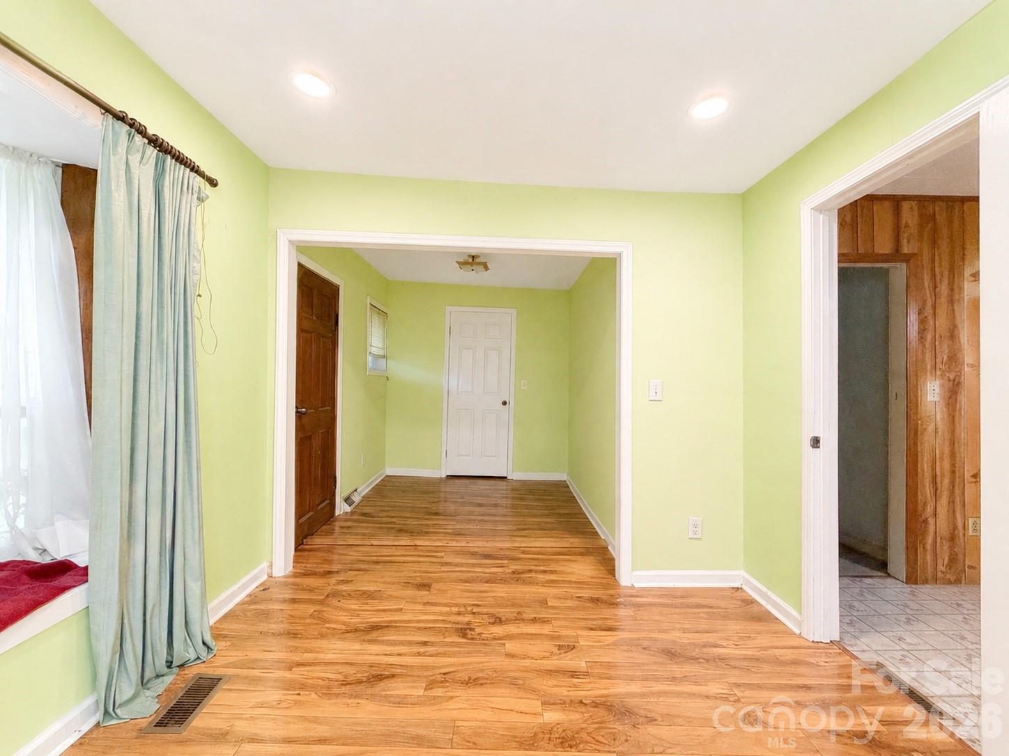 128 E Hilltop Drive — Gastonia