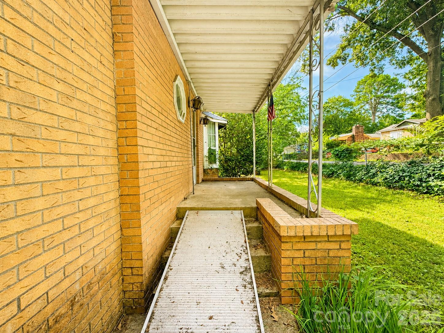 128 E Hilltop Drive — Gastonia