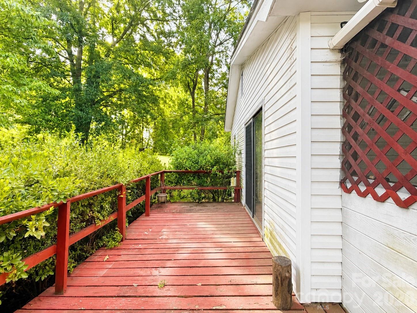128 E Hilltop Drive — Gastonia
