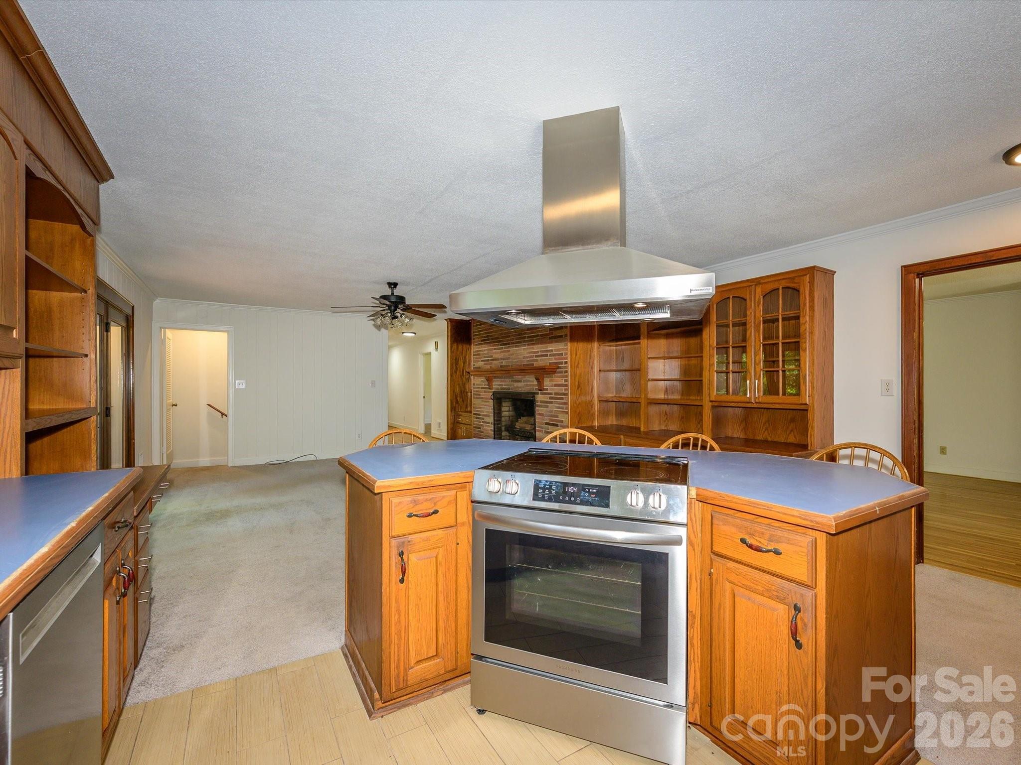 688 Grandview Drive NE — Concord