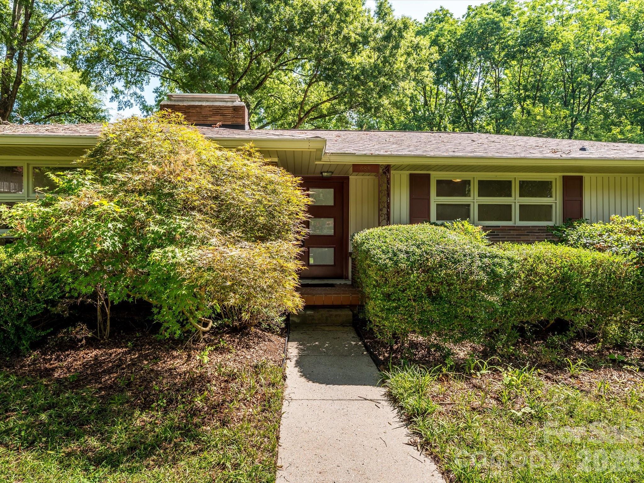 688 Grandview Drive NE — Concord