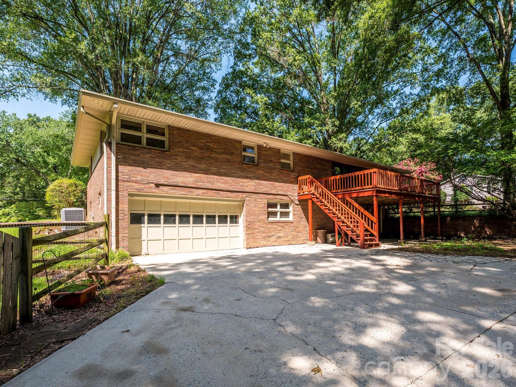 688 Grandview Drive NE — Concord