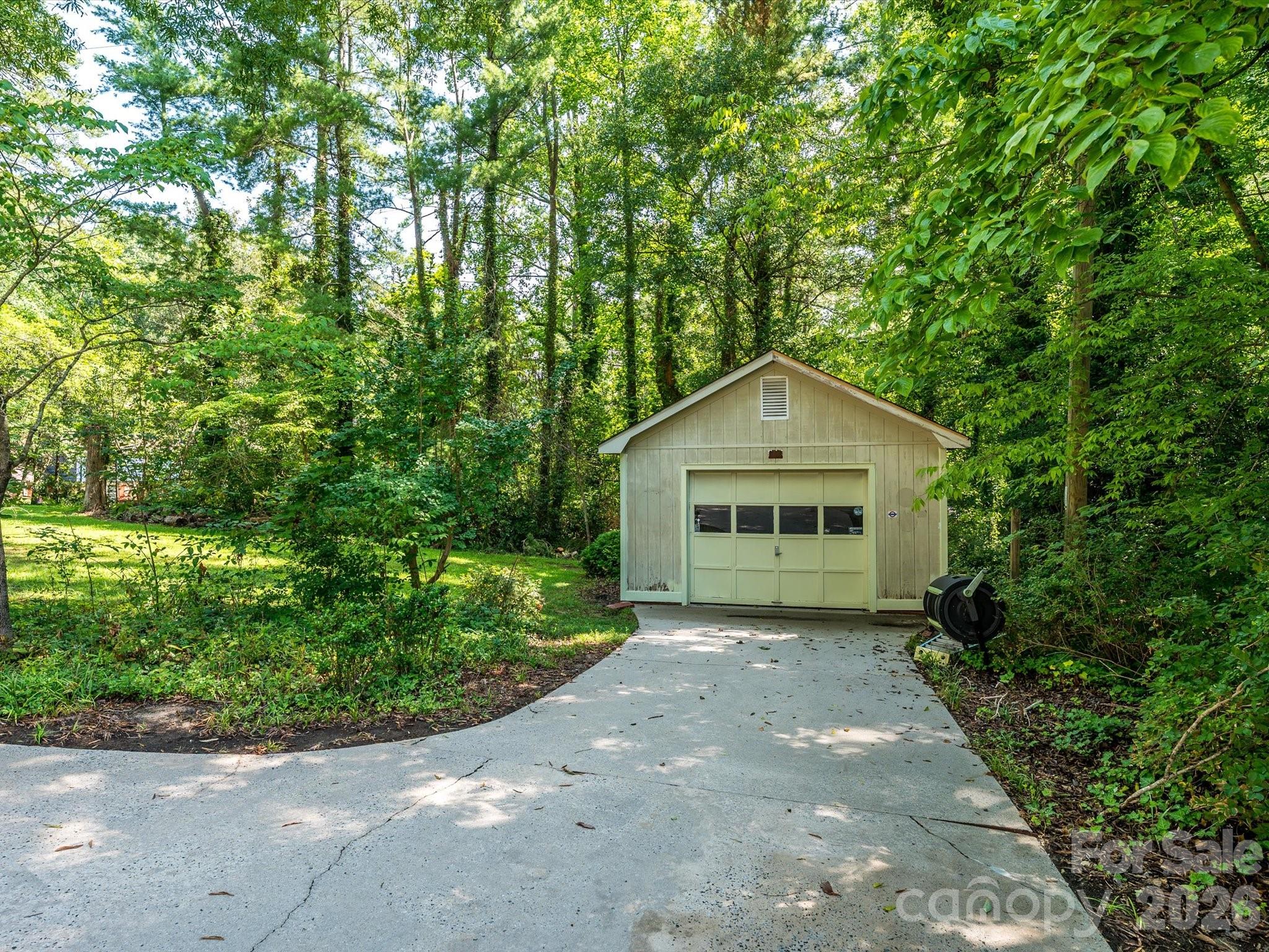 688 Grandview Drive NE — Concord