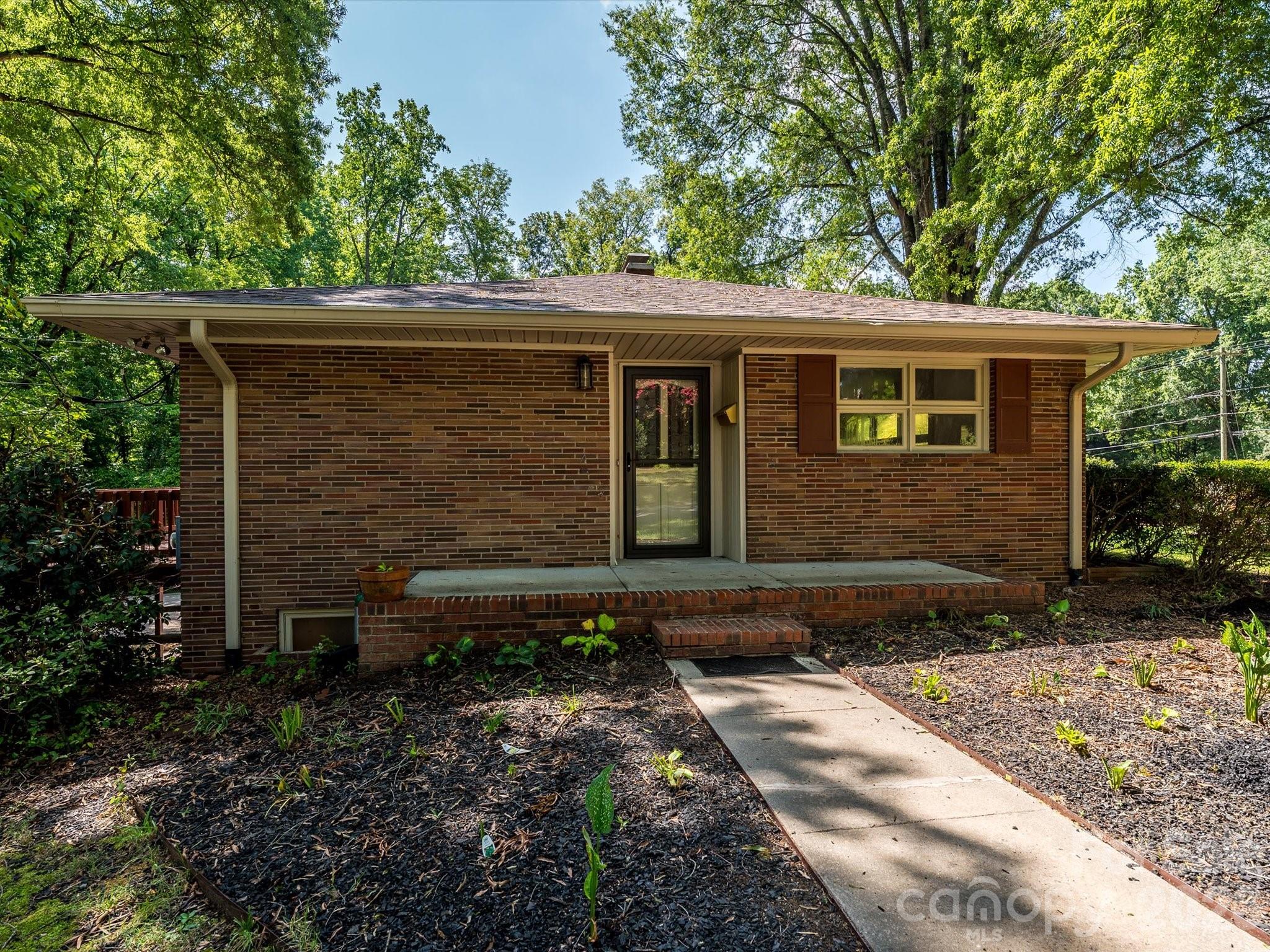 688 Grandview Drive NE — Concord