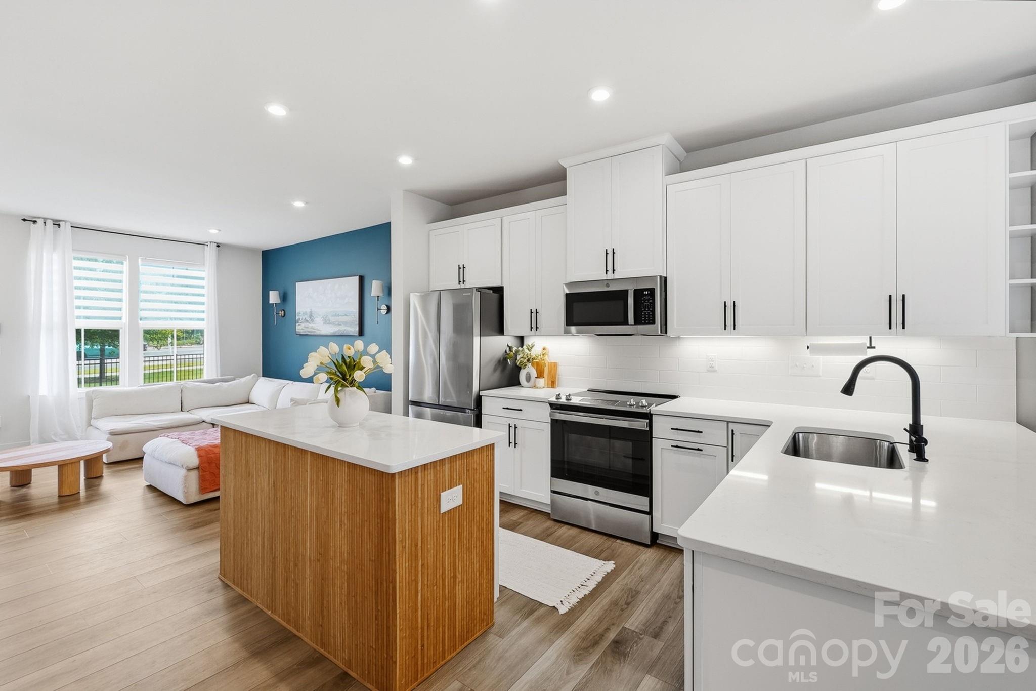 1063 Simcoe Lane — Charlotte