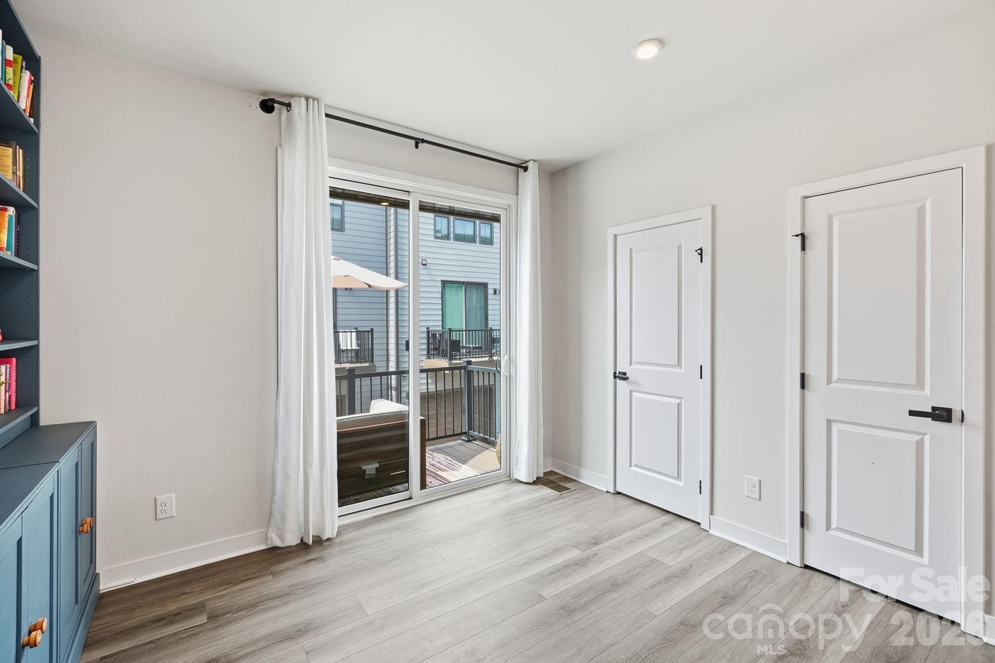1063 Simcoe Lane — Charlotte