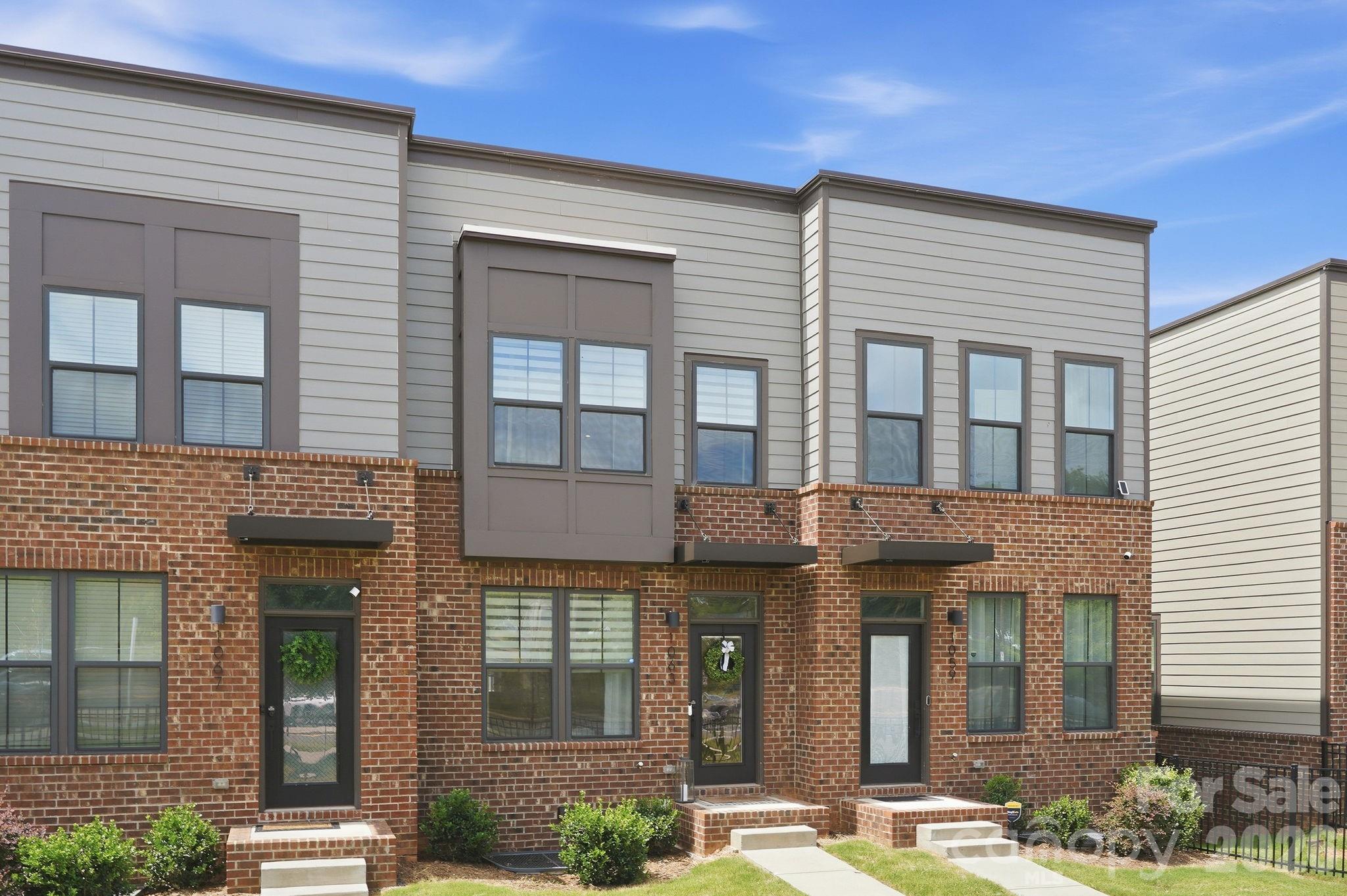 1063 Simcoe Lane — Charlotte