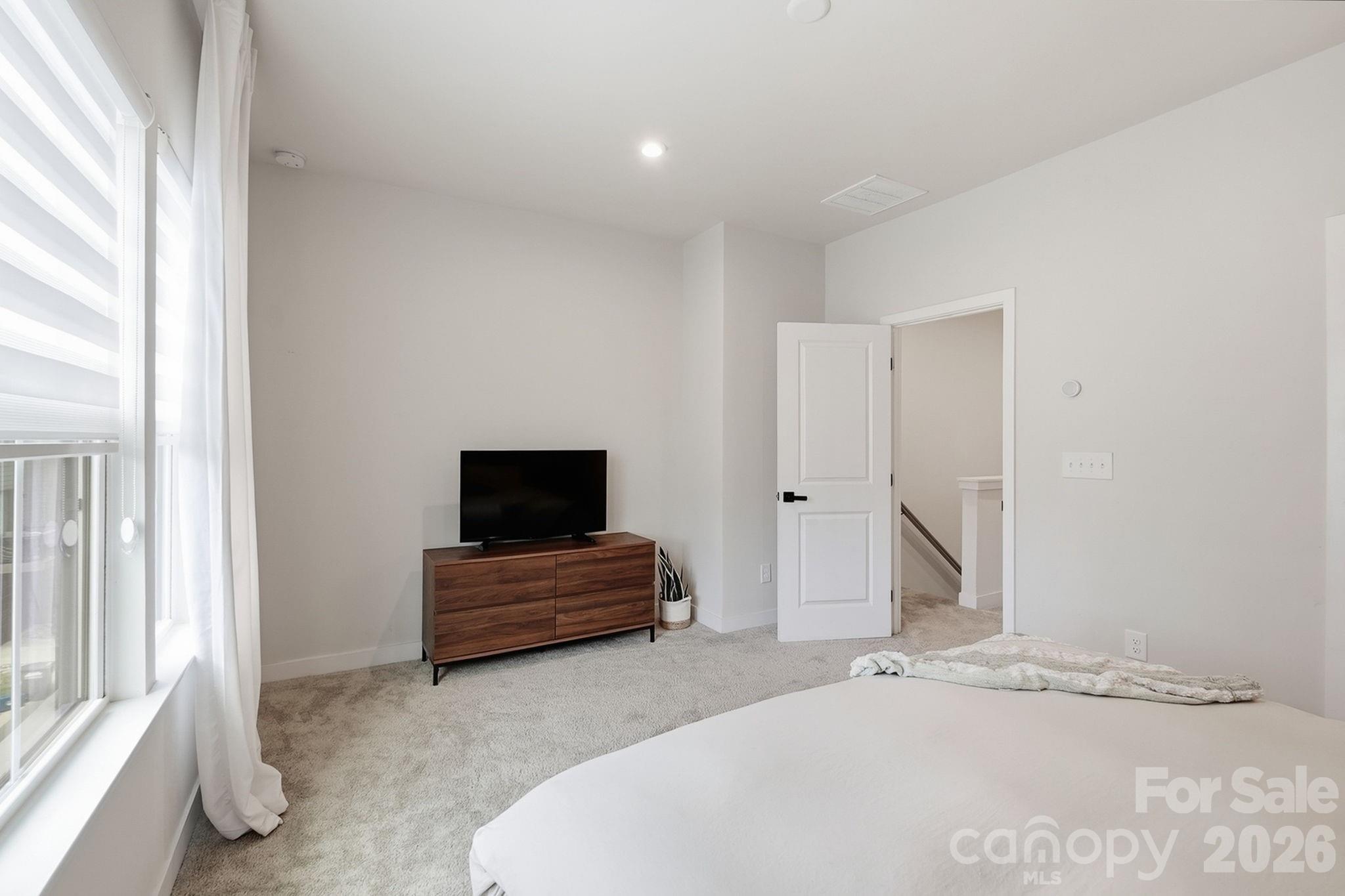 1063 Simcoe Lane — Charlotte