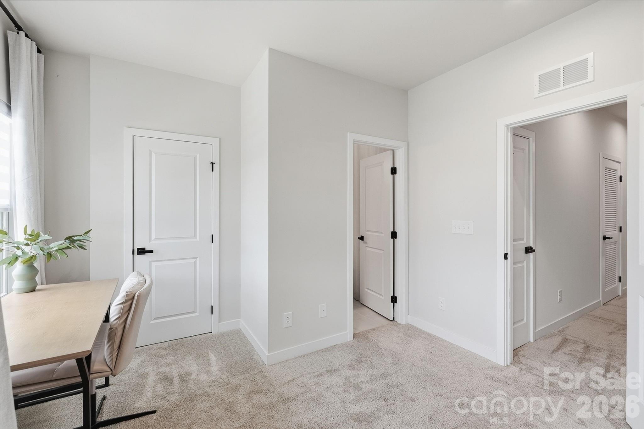 1063 Simcoe Lane — Charlotte
