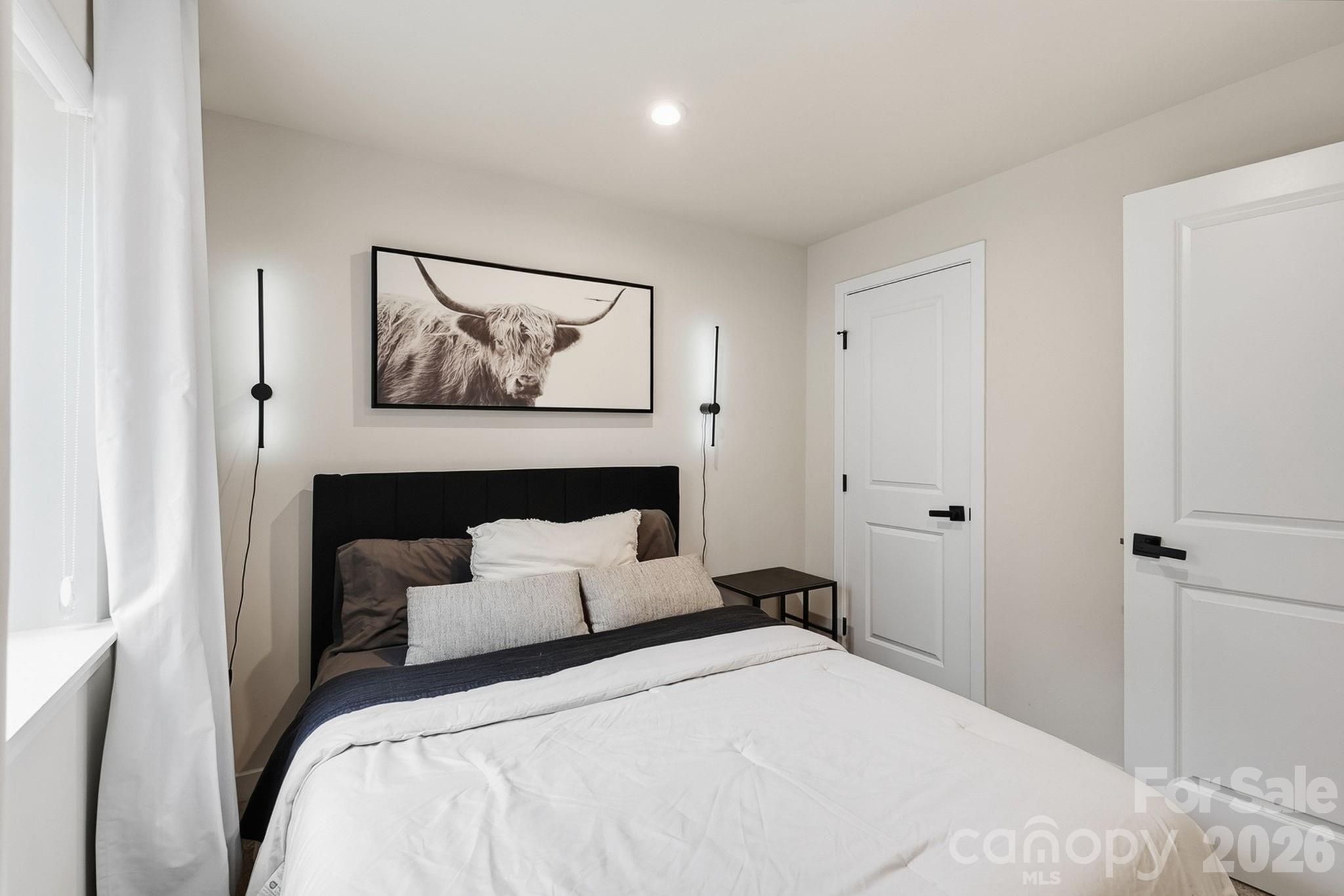 1063 Simcoe Lane — Charlotte