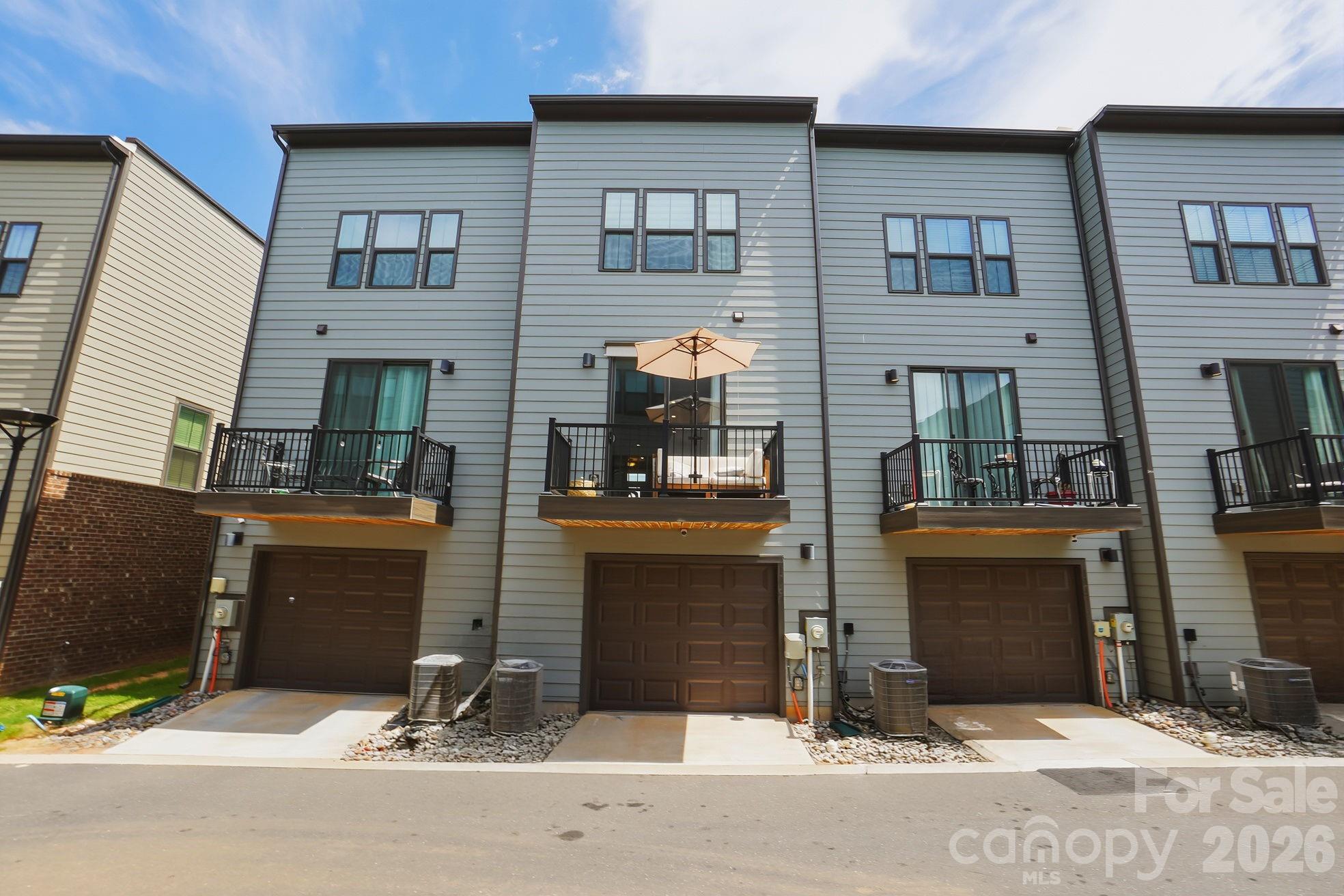 1063 Simcoe Lane — Charlotte