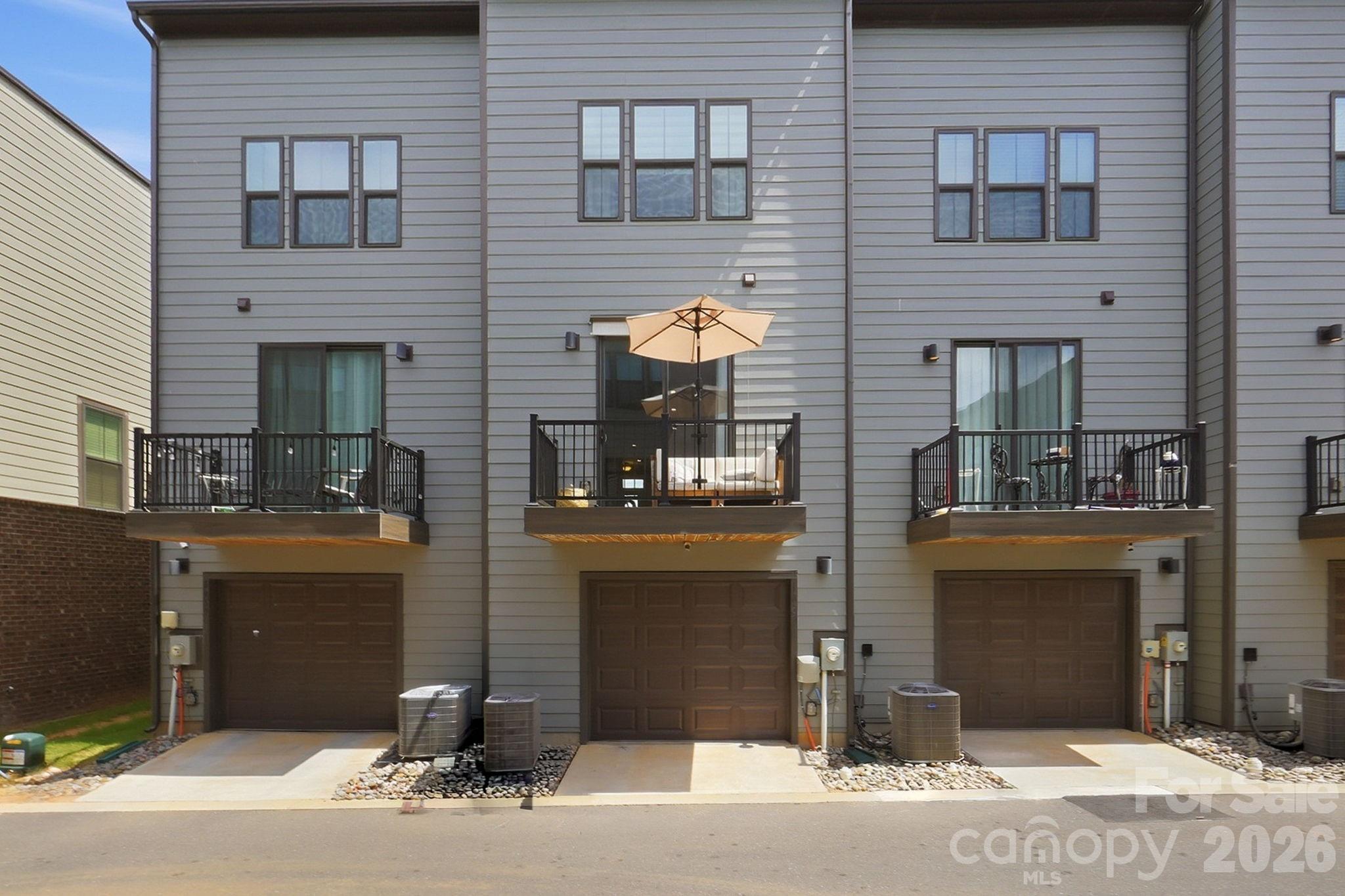 1063 Simcoe Lane — Charlotte