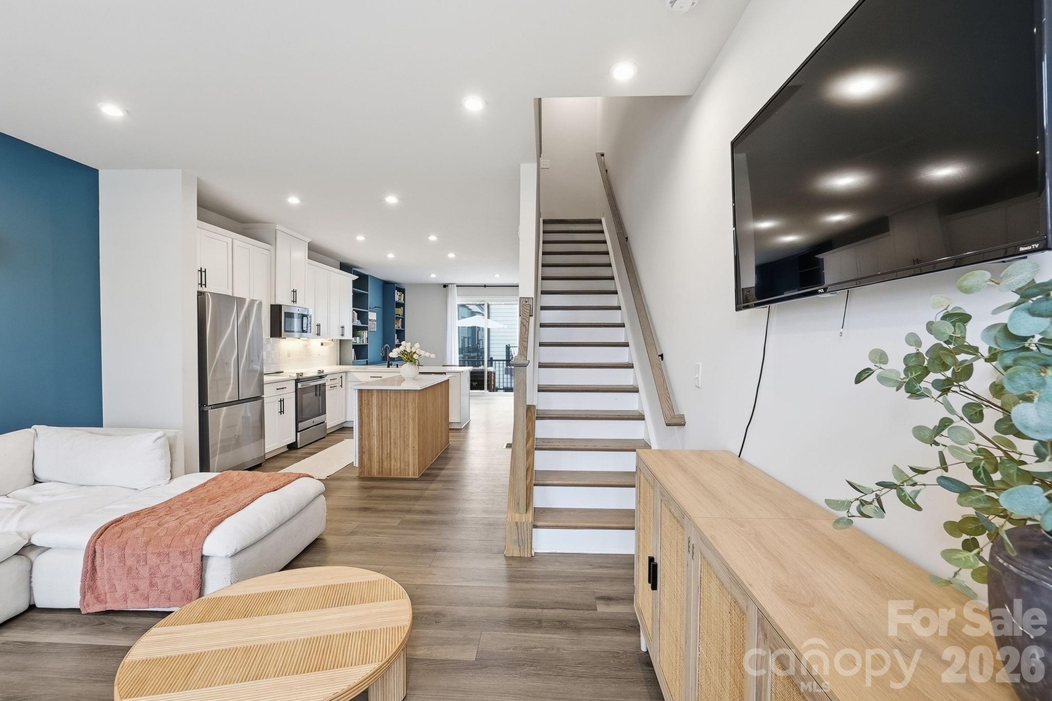 1063 Simcoe Lane — Charlotte