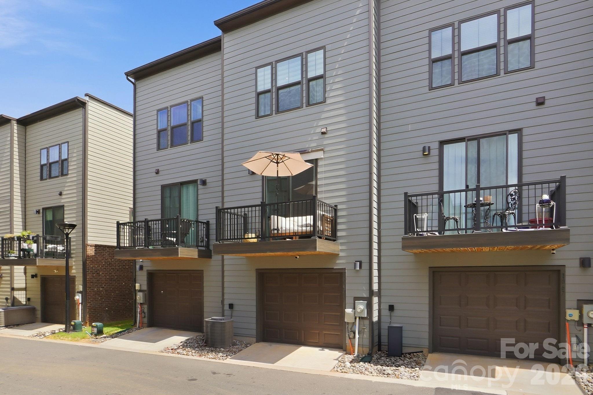 1063 Simcoe Lane — Charlotte