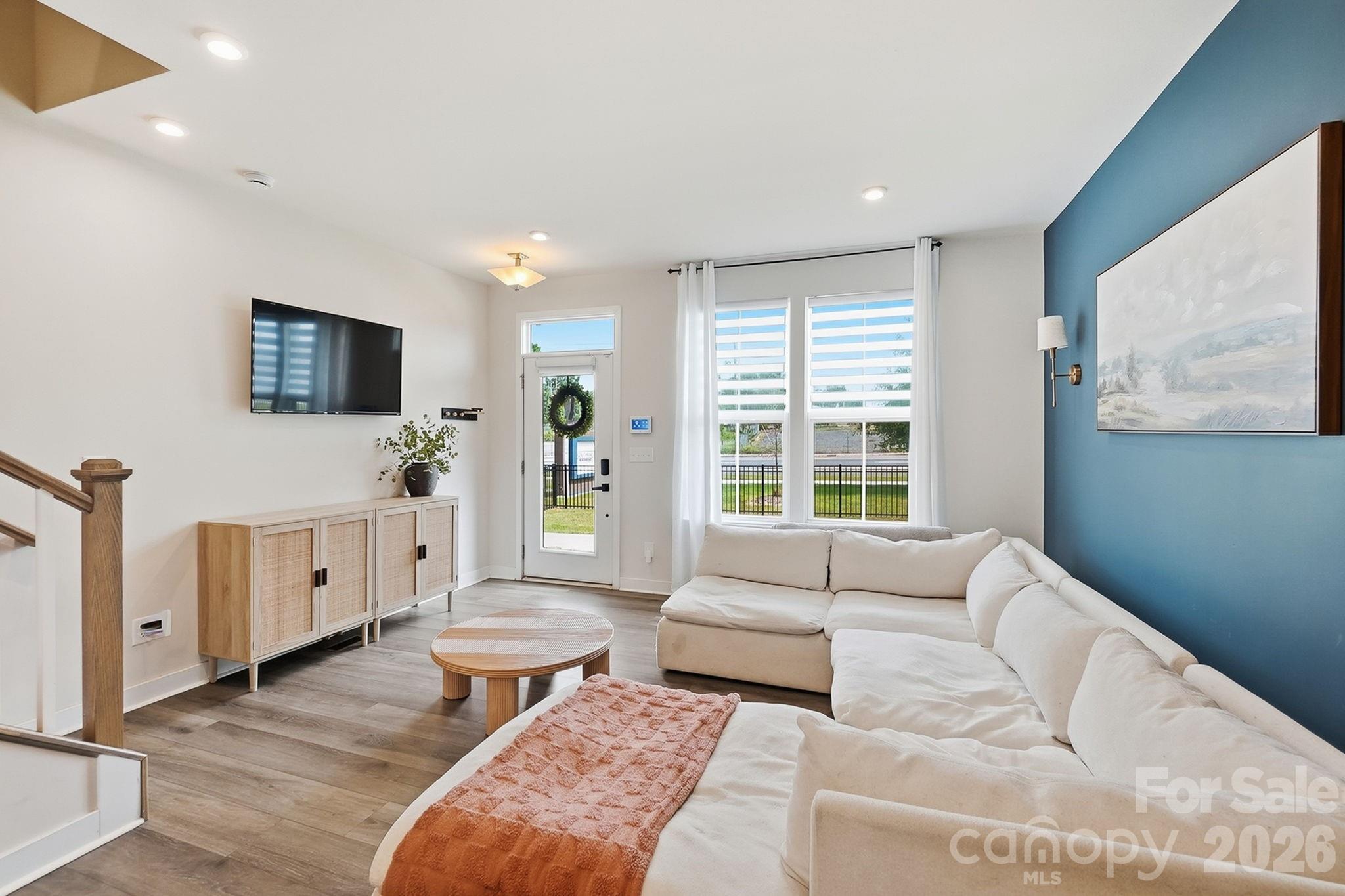 1063 Simcoe Lane — Charlotte