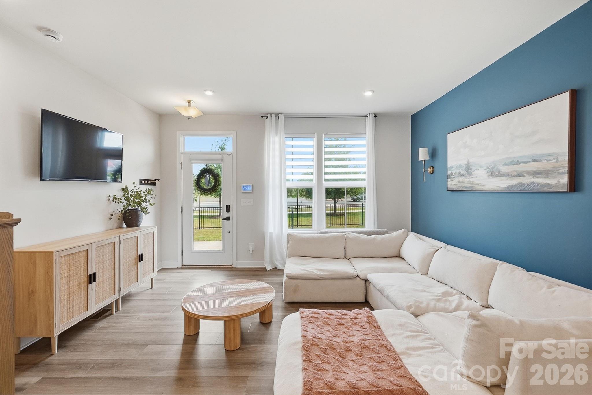 1063 Simcoe Lane — Charlotte