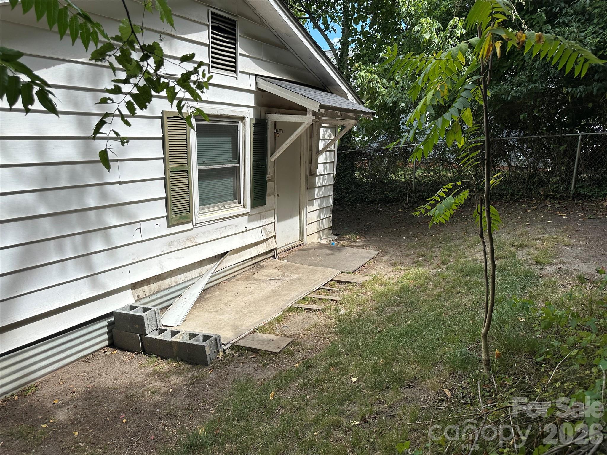 705 N Logan Street — Gastonia