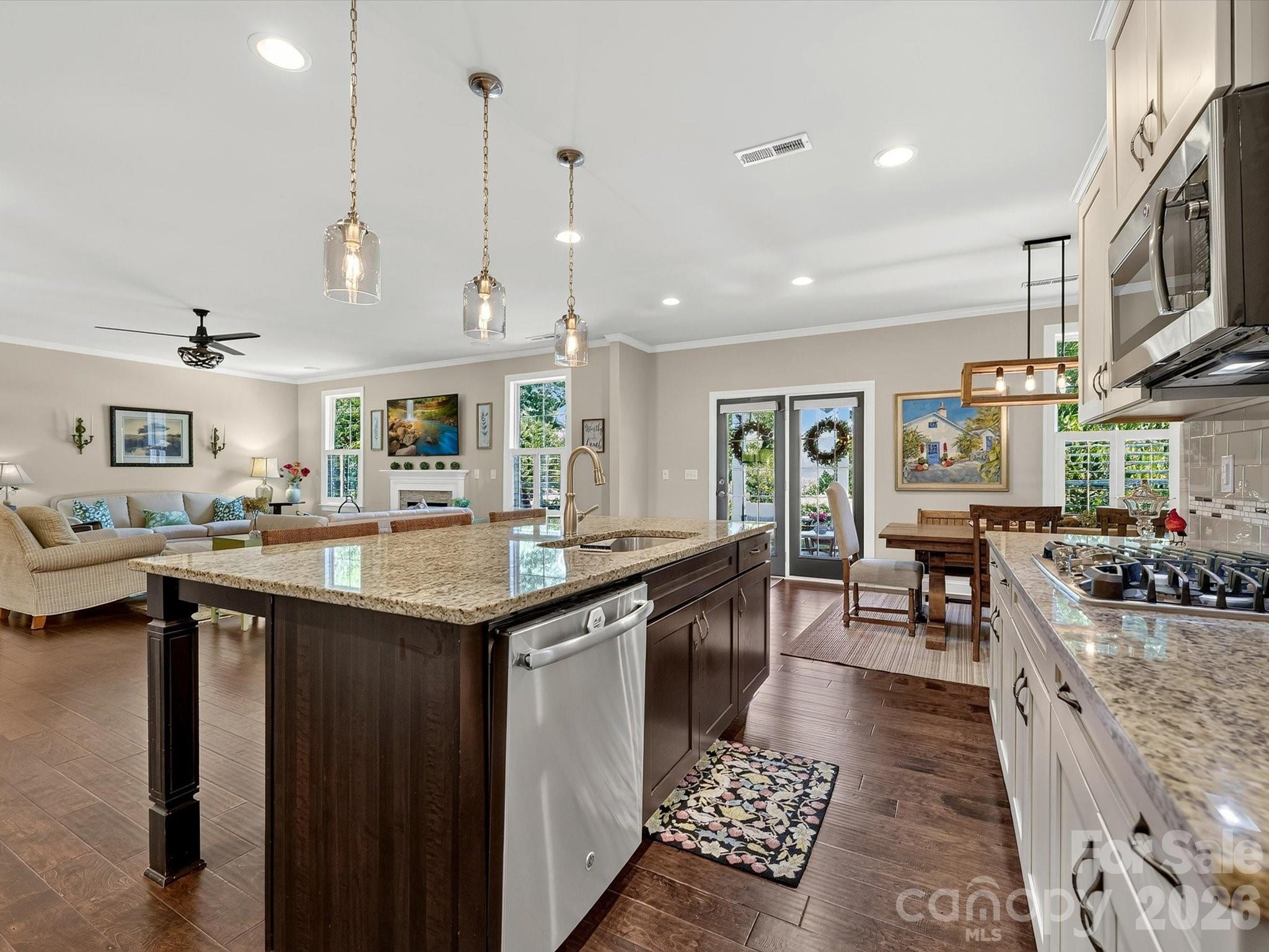 804 Sardis Lane — Charlotte