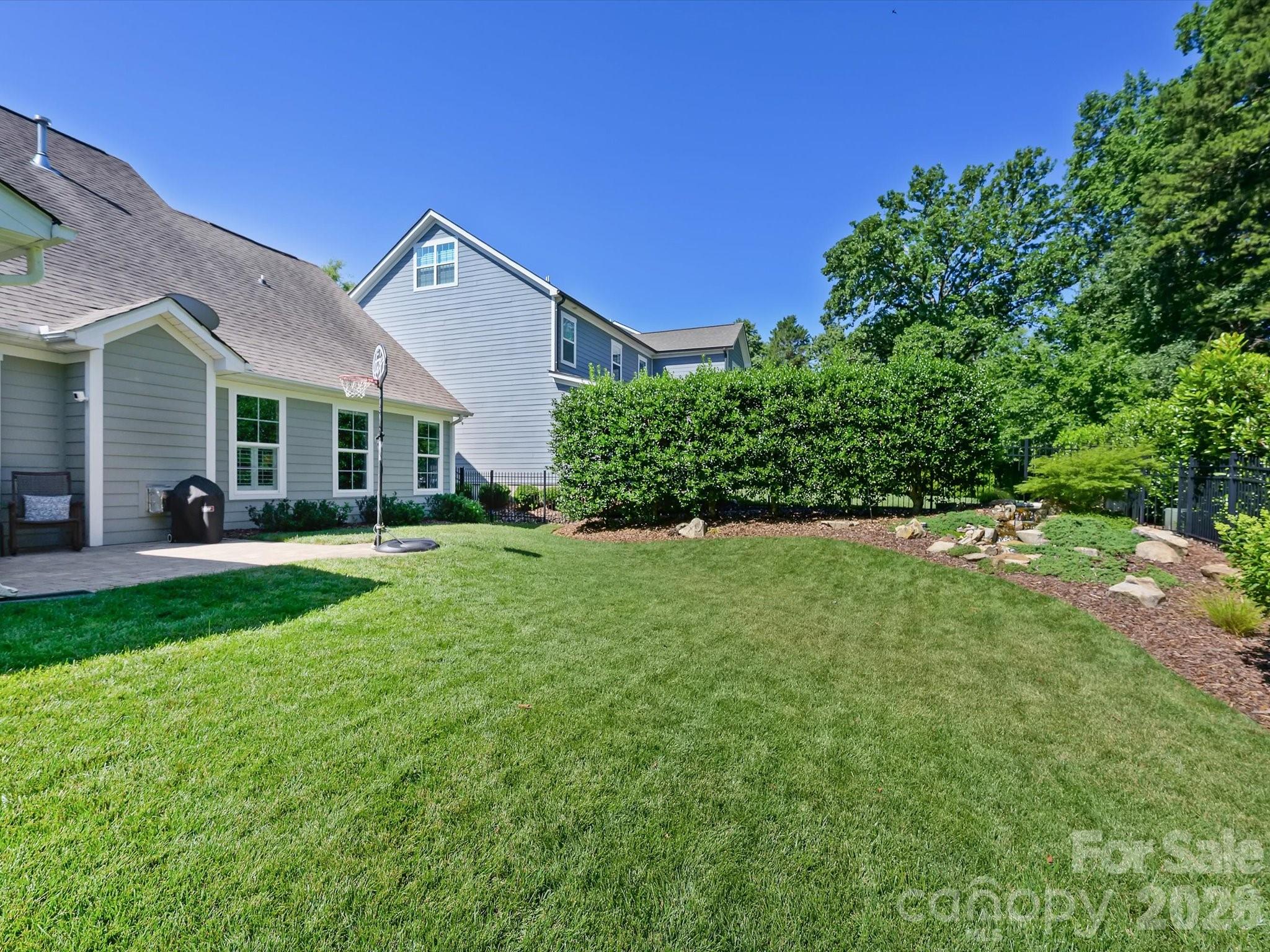 804 Sardis Lane — Charlotte
