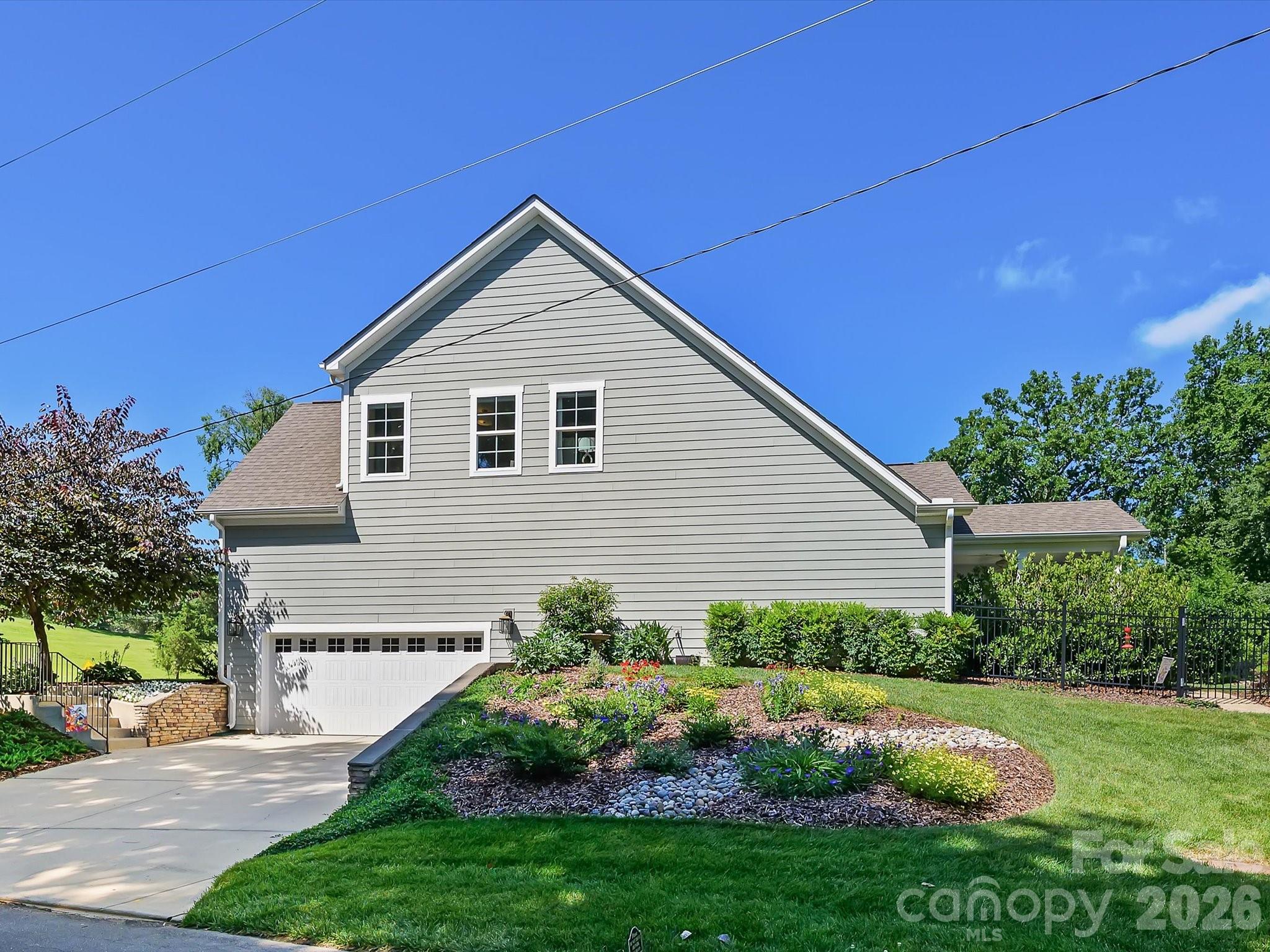 804 Sardis Lane — Charlotte