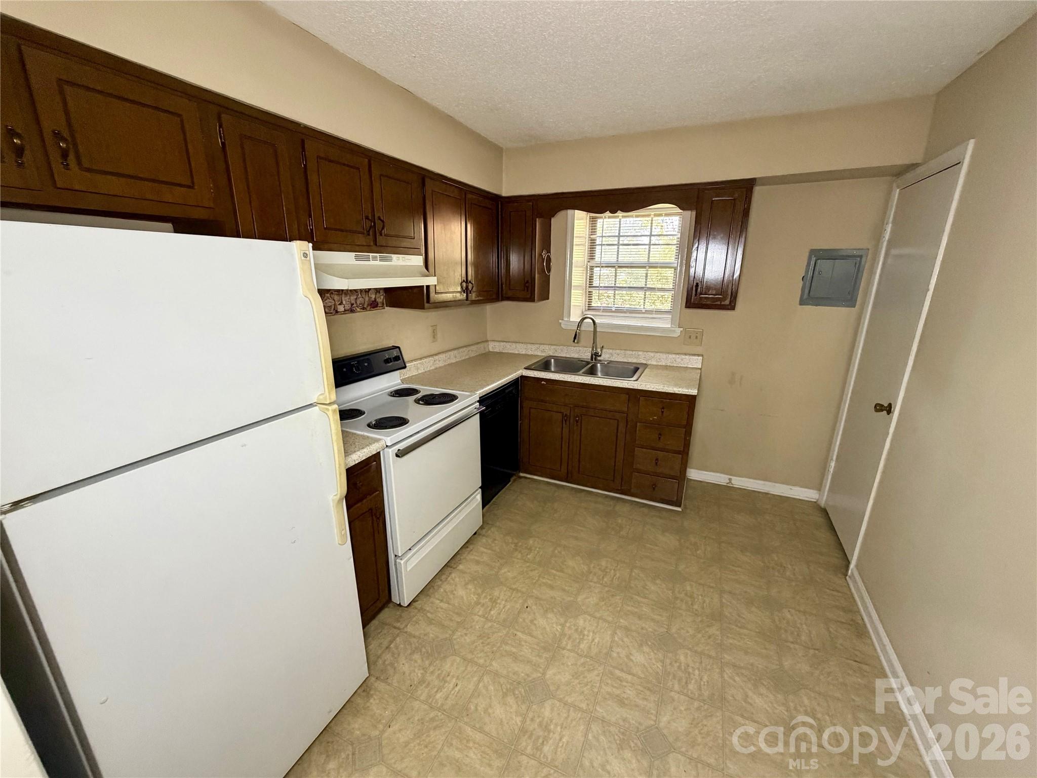 5805 Hunting Ridge Lane #J — Charlotte