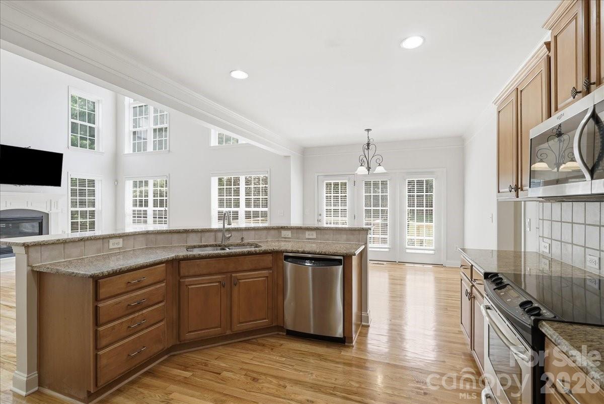 6055 Latta Springs Circle — Huntersville