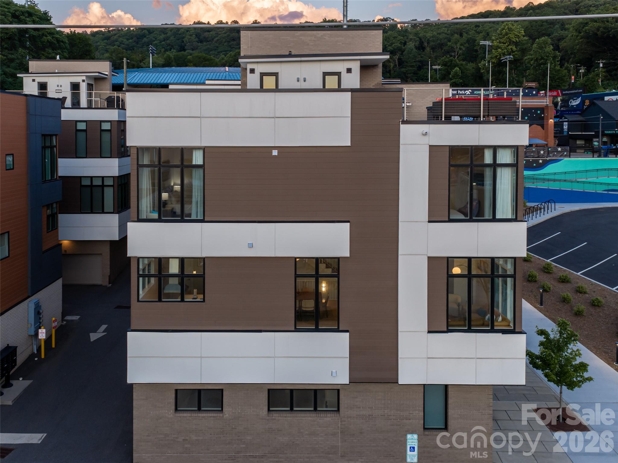 1 Bauhaus Court — Asheville