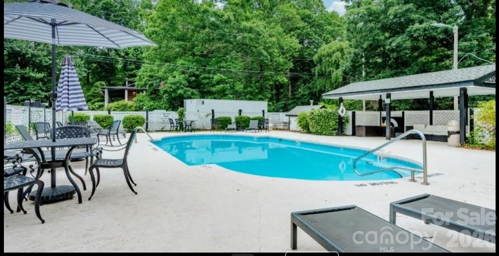 1150 W Blue Ridge Road — Flat Rock