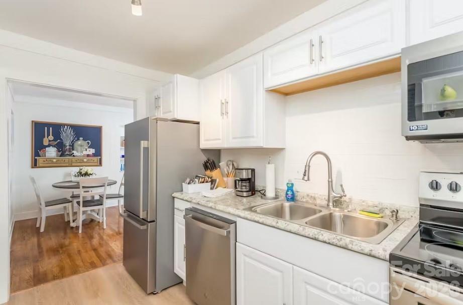 1150 W Blue Ridge Road — Flat Rock