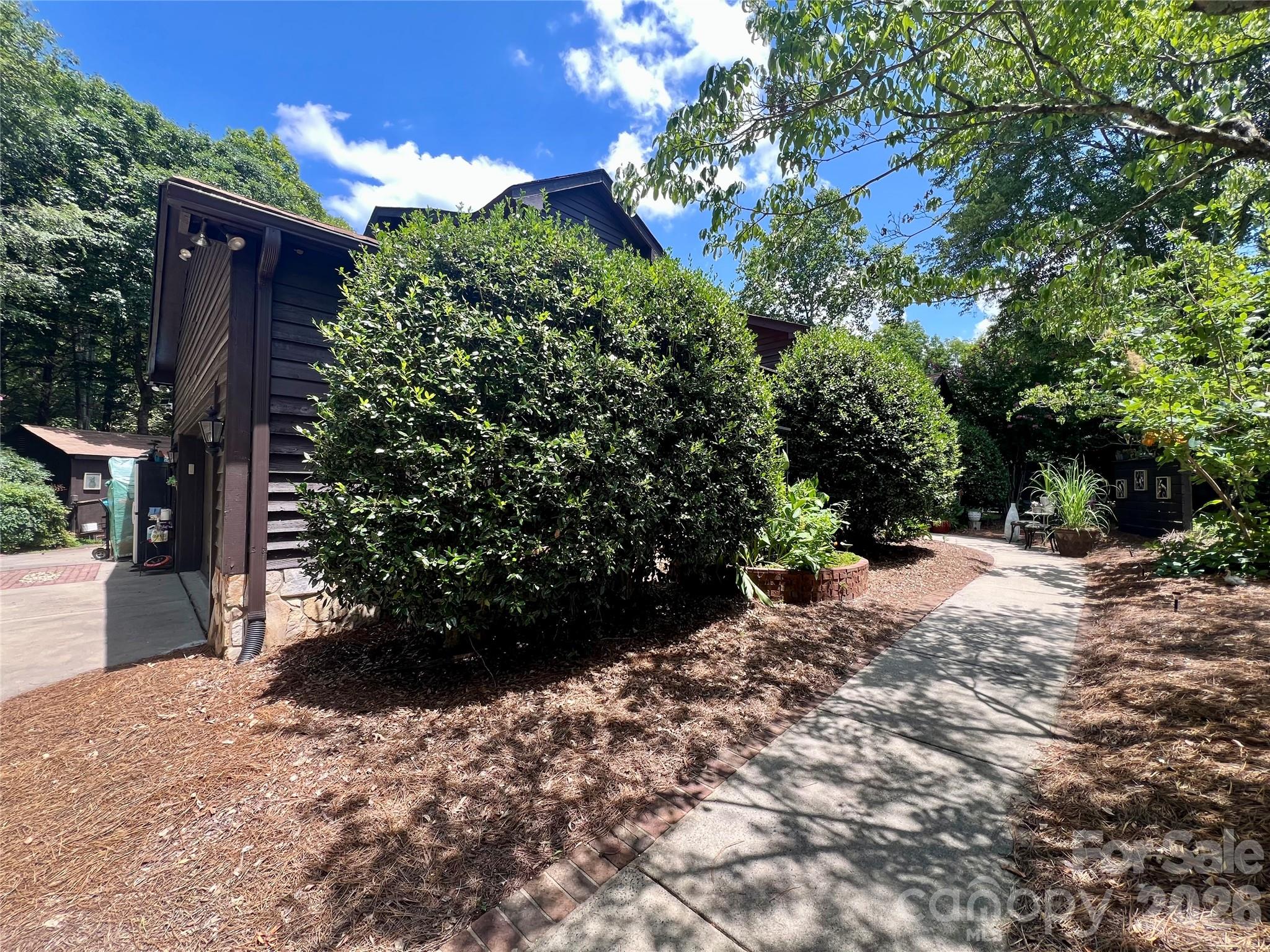 200 Foxlair Court — Matthews