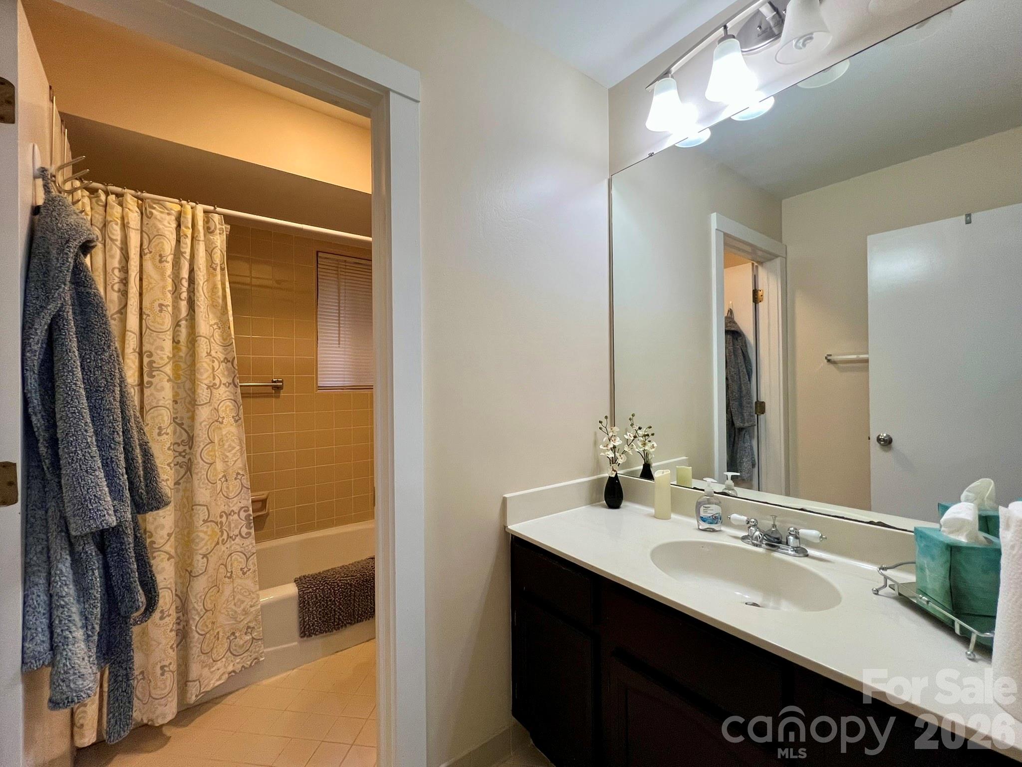 200 Foxlair Court — Matthews