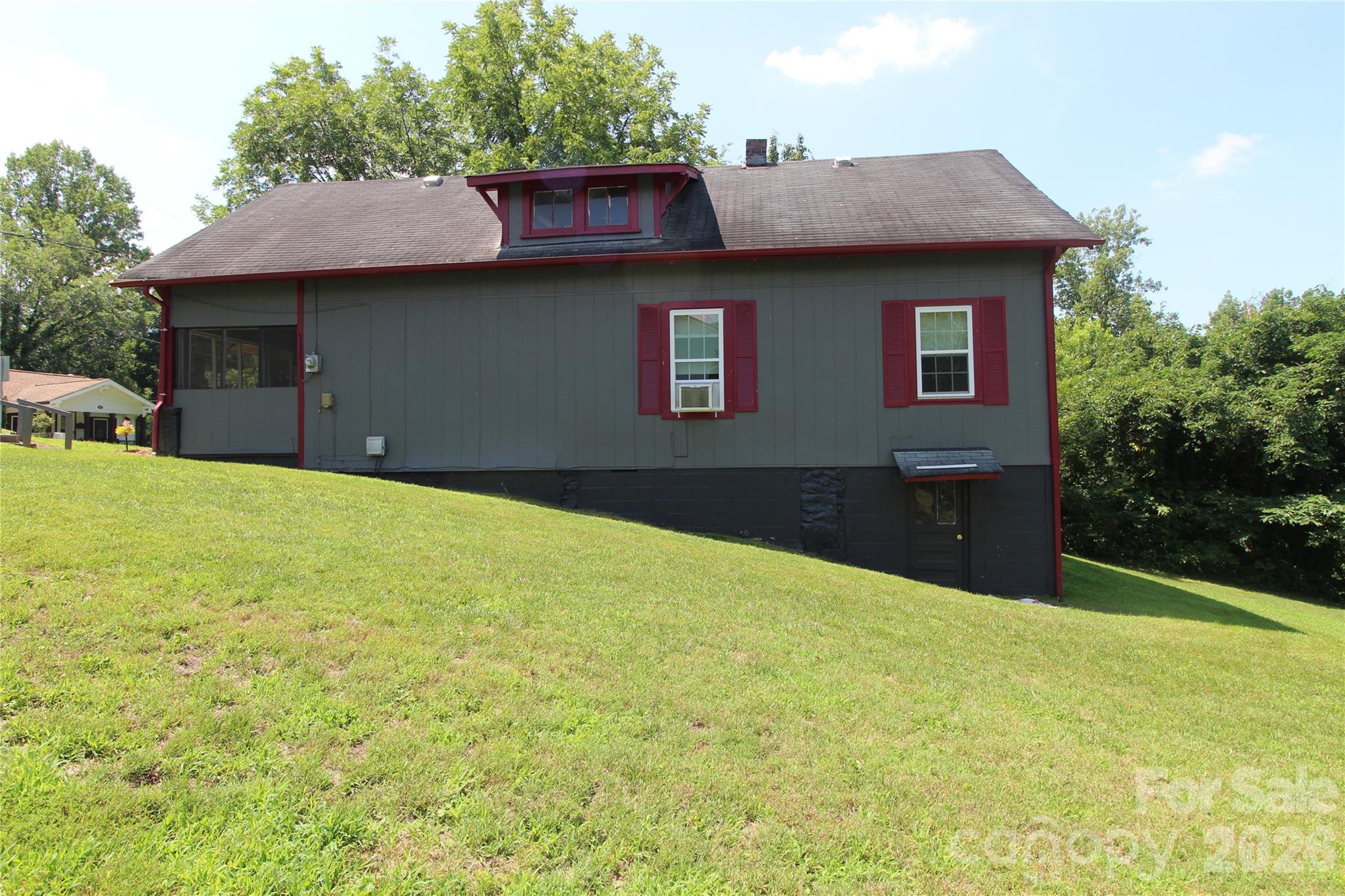 438 Folk Street NW — Lenoir