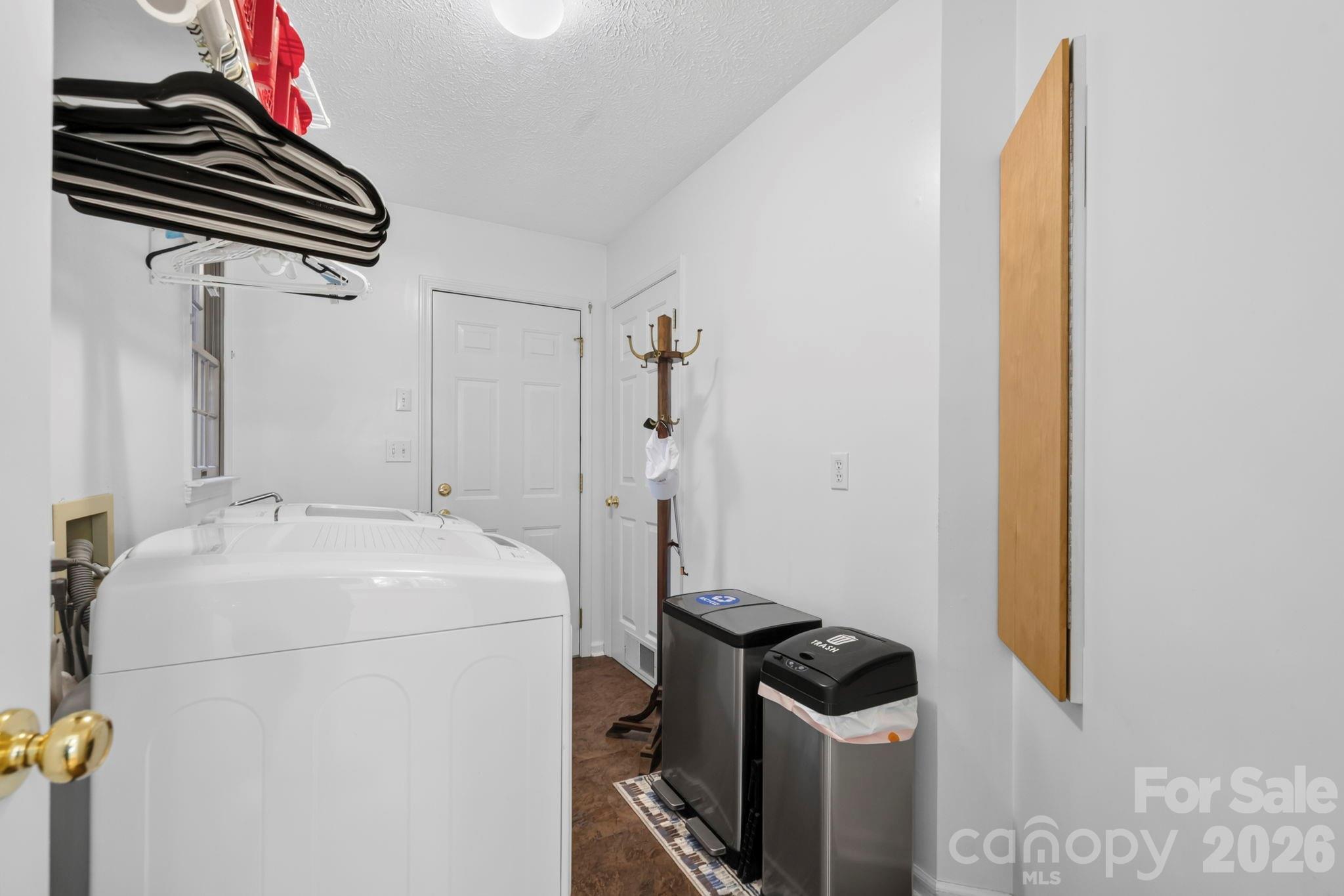 200 Newman Drive — Hendersonville