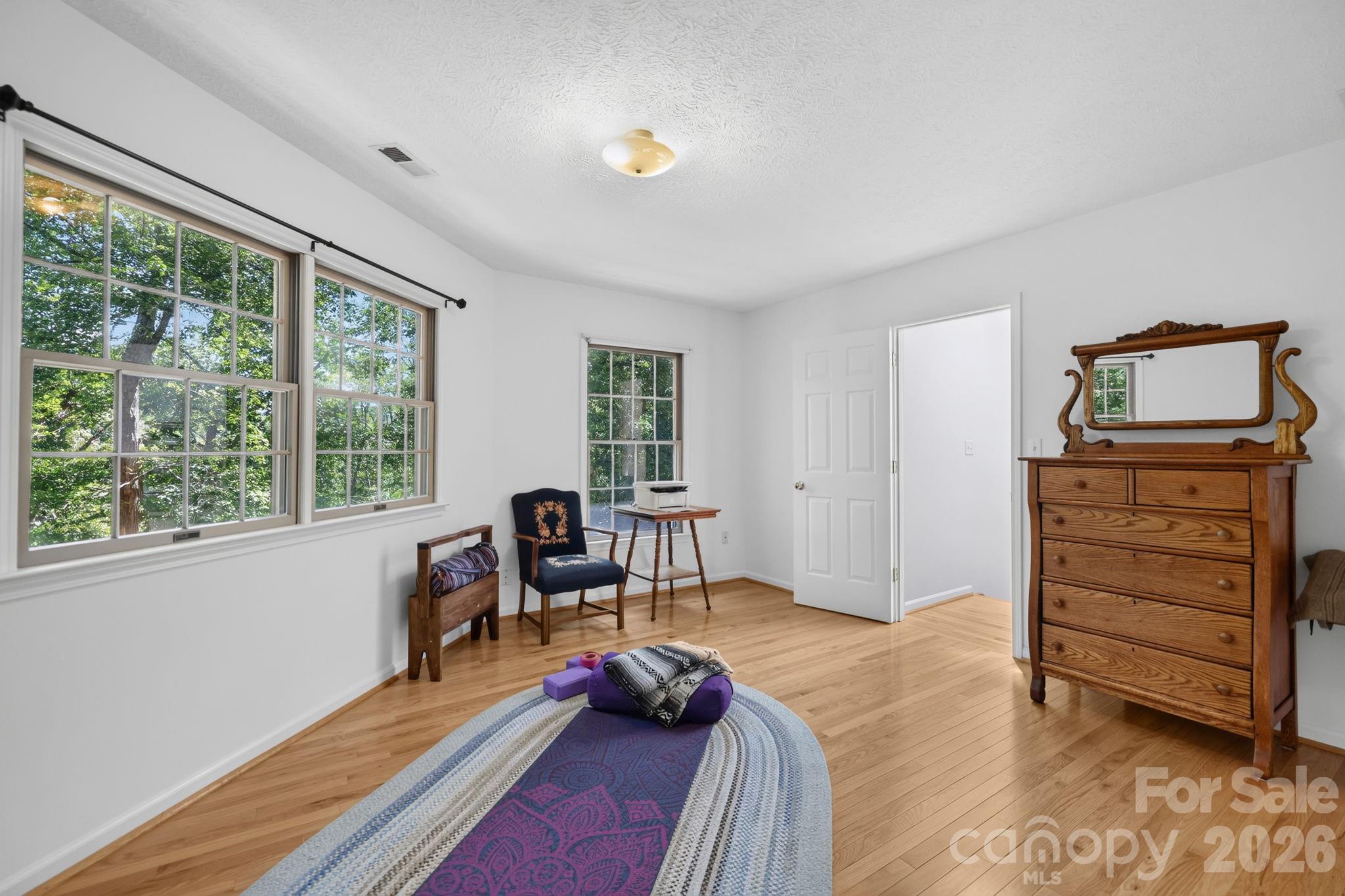 200 Newman Drive — Hendersonville
