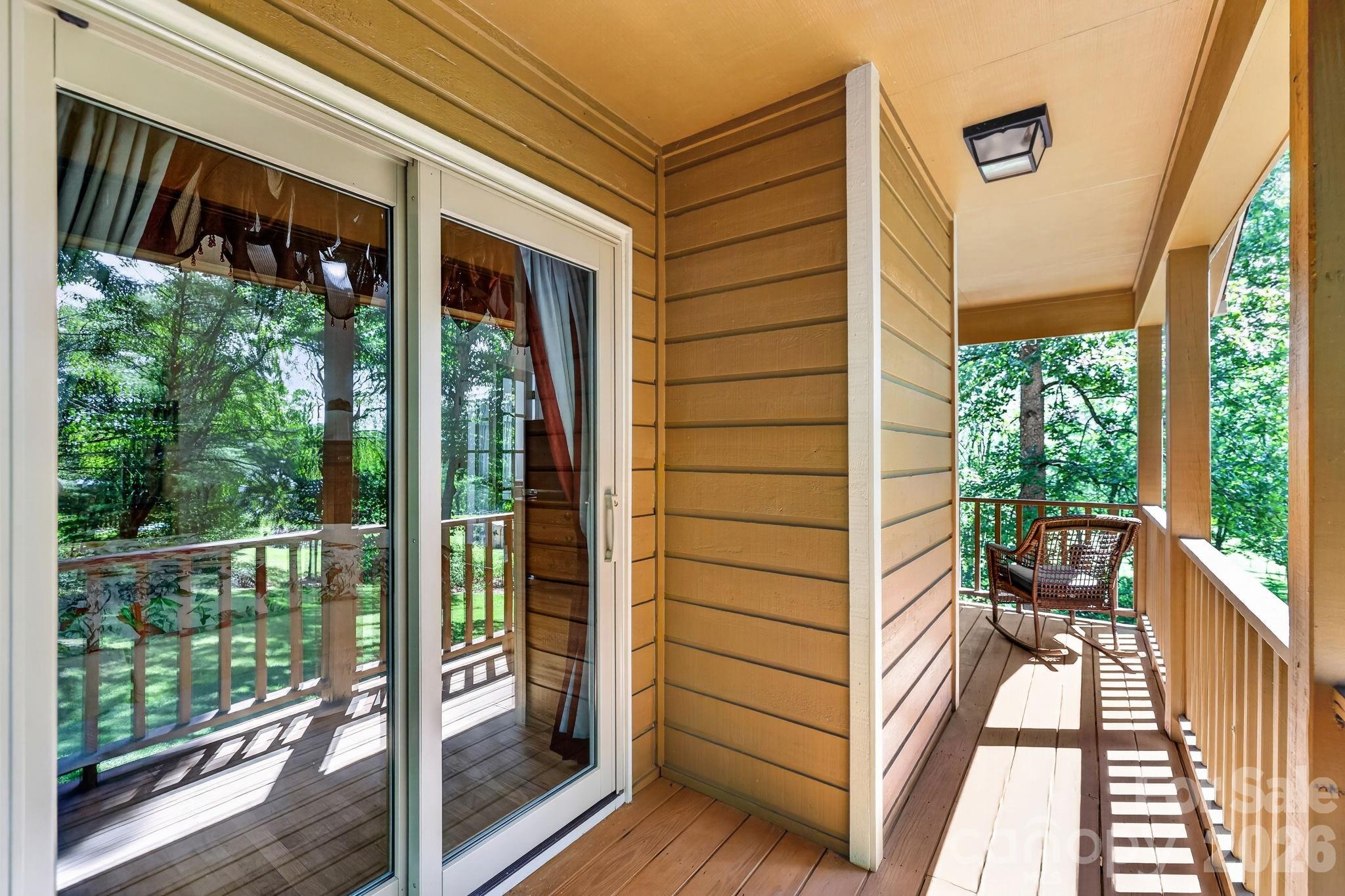 200 Newman Drive — Hendersonville