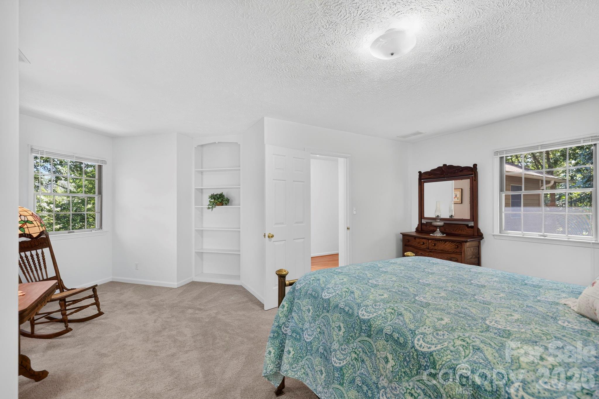 200 Newman Drive — Hendersonville