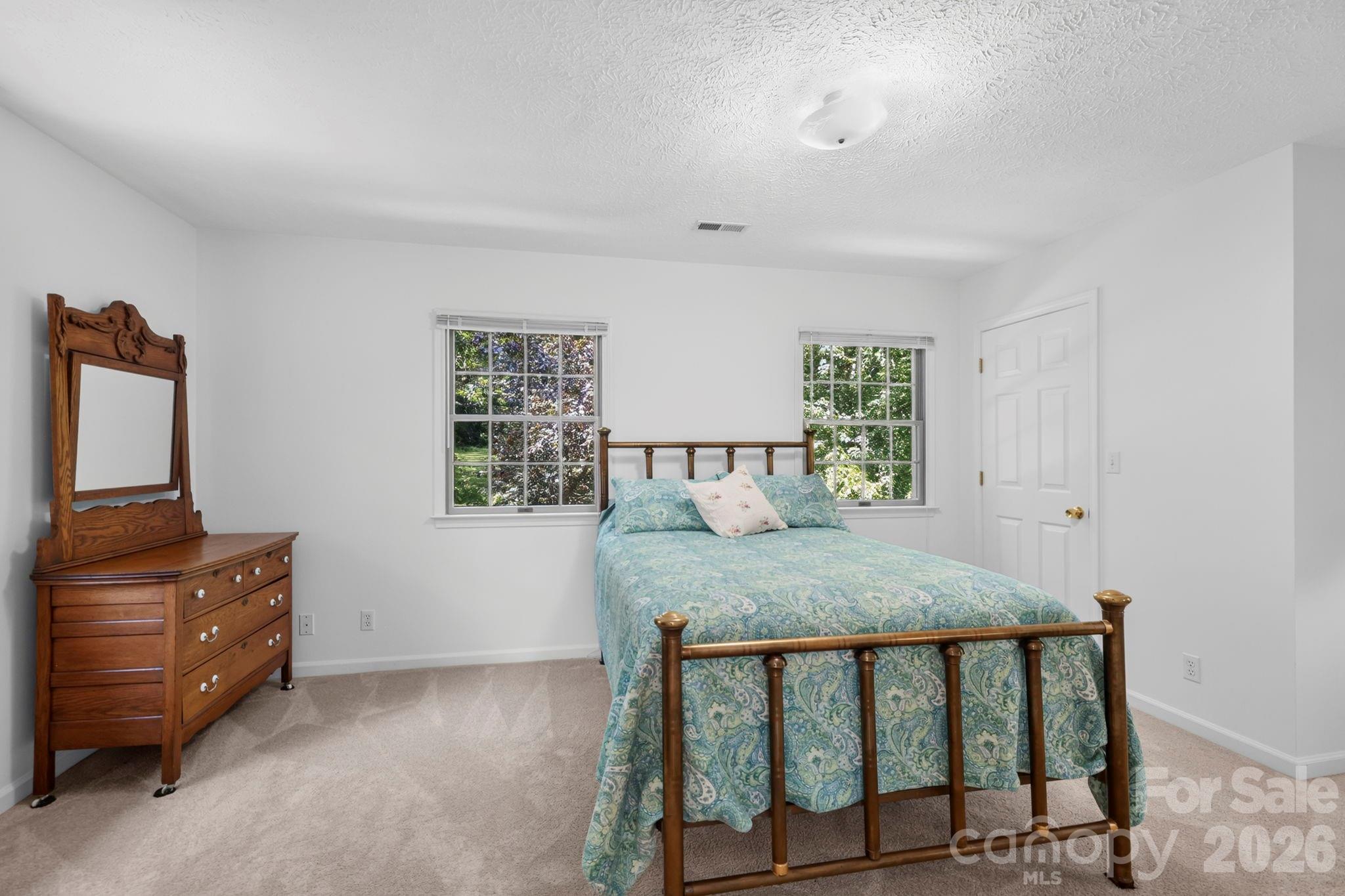 200 Newman Drive — Hendersonville