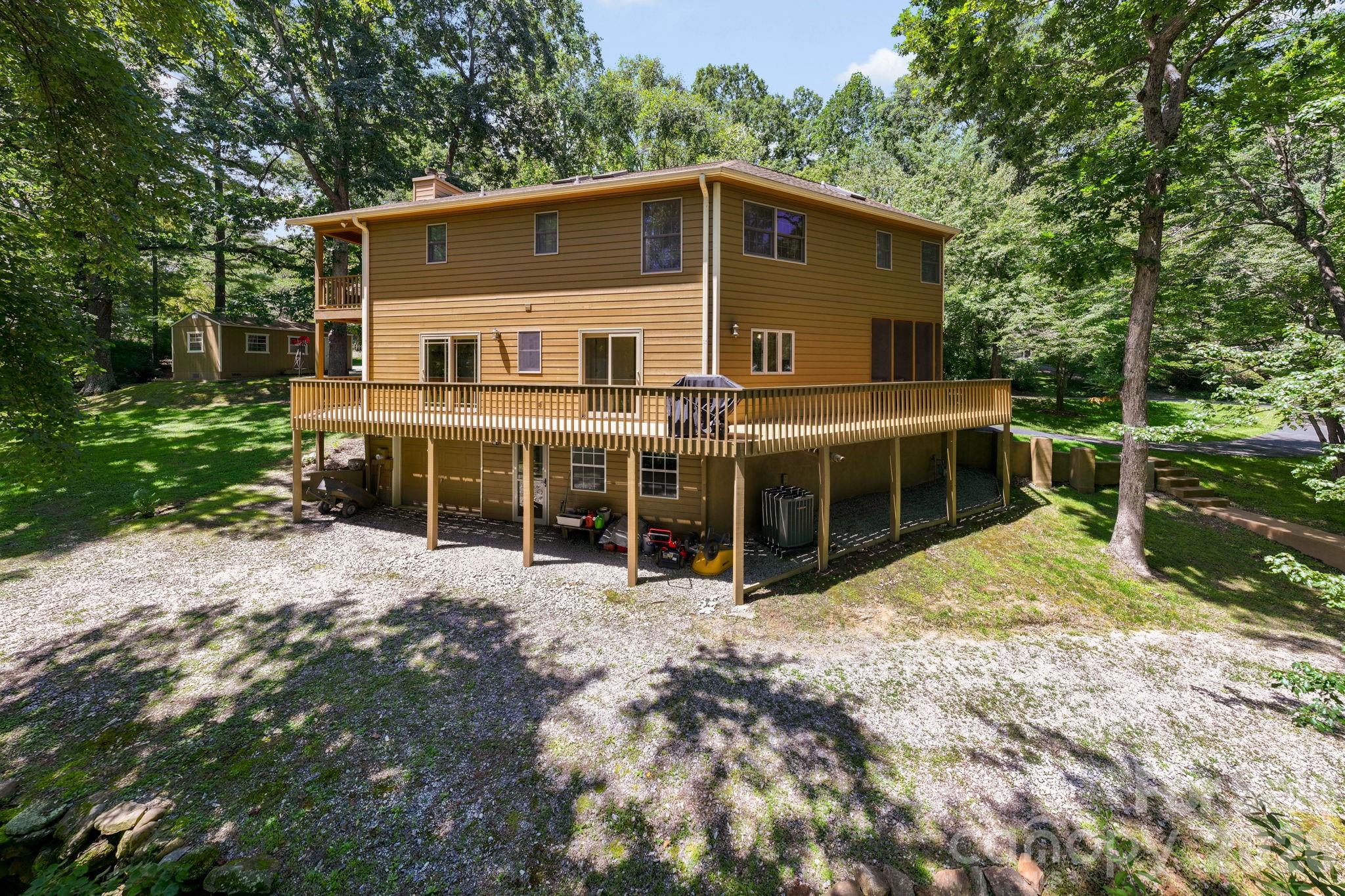 200 Newman Drive — Hendersonville