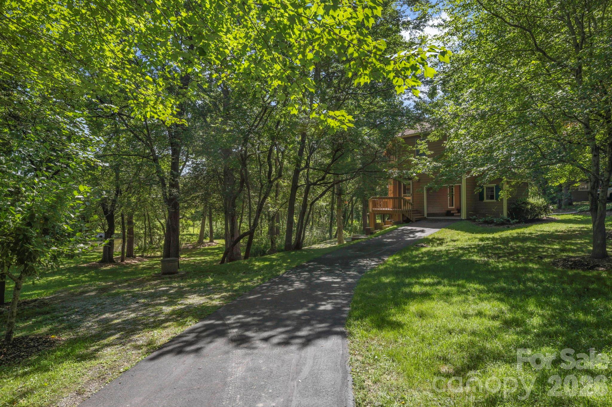 200 Newman Drive — Hendersonville