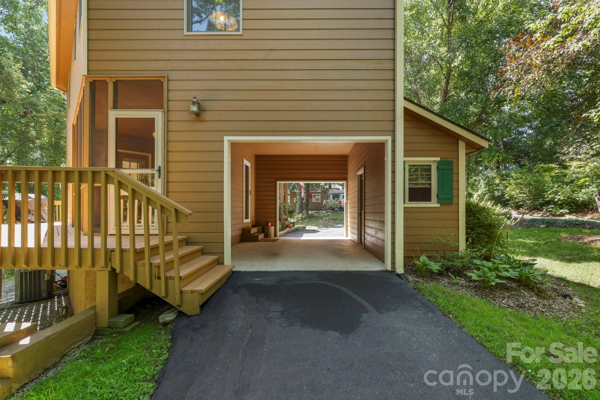 200 Newman Drive — Hendersonville