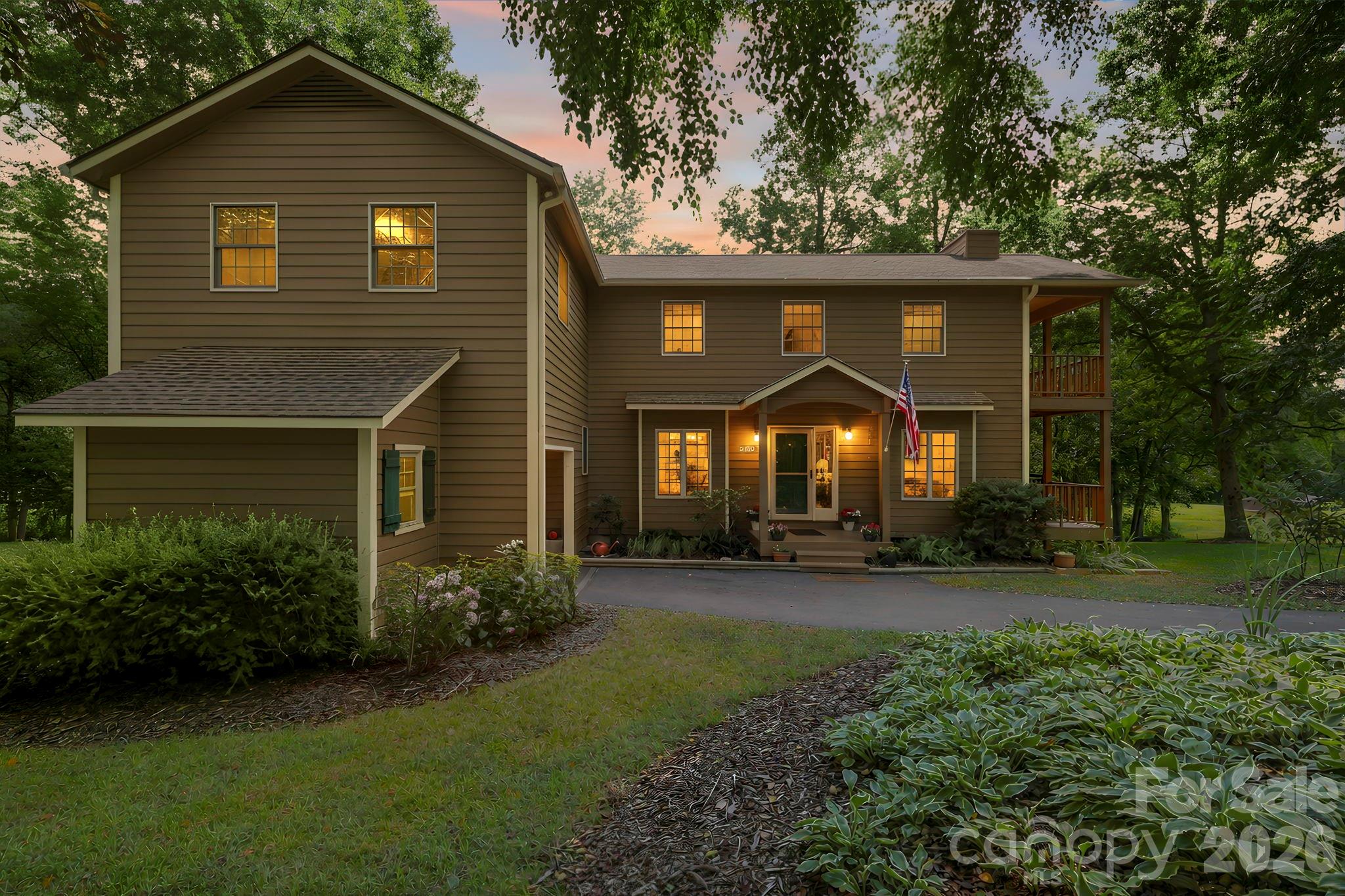 200 Newman Drive — Hendersonville